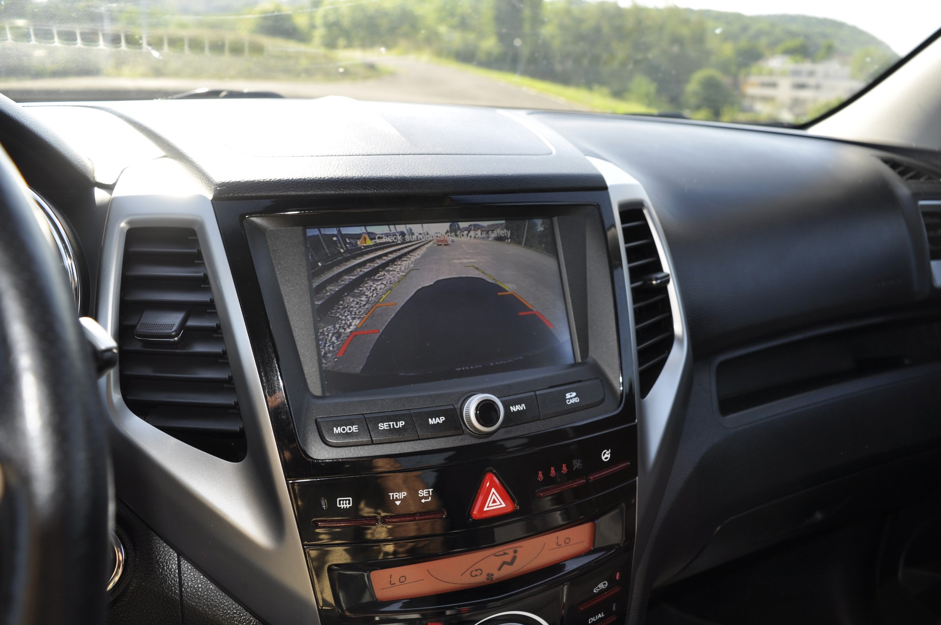 KGM-SsangYong Tivoli 1.6 e-XGi Sapphire 4WD Automatic-image-12