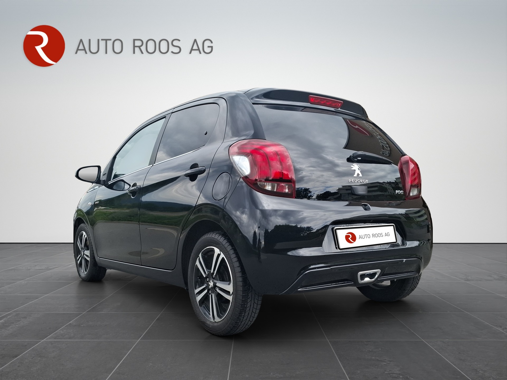 PEUGEOT 108 1.2 PureTech GT Line-image-2