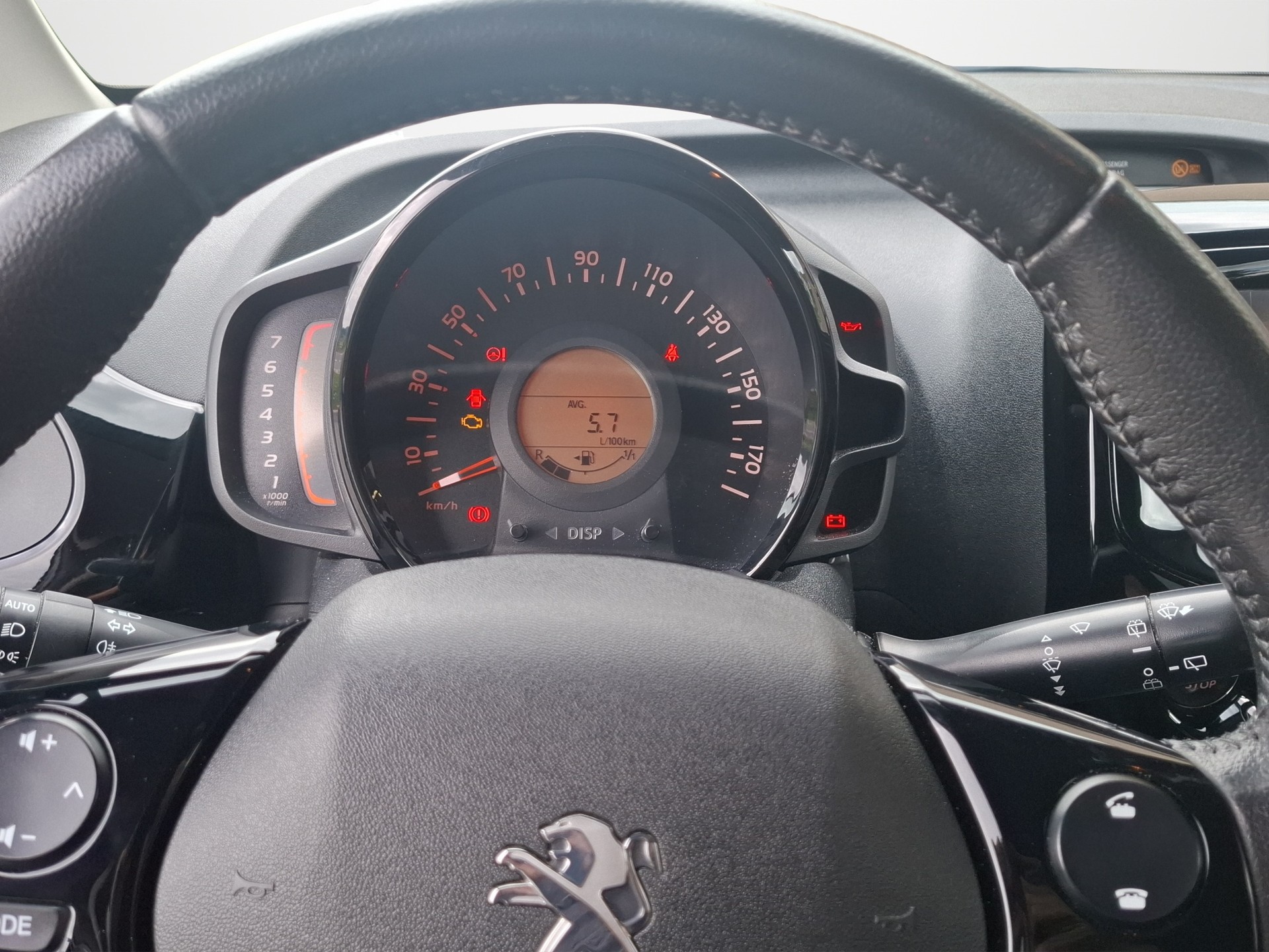 PEUGEOT 108 1.2 PureTech GT Line-image-9