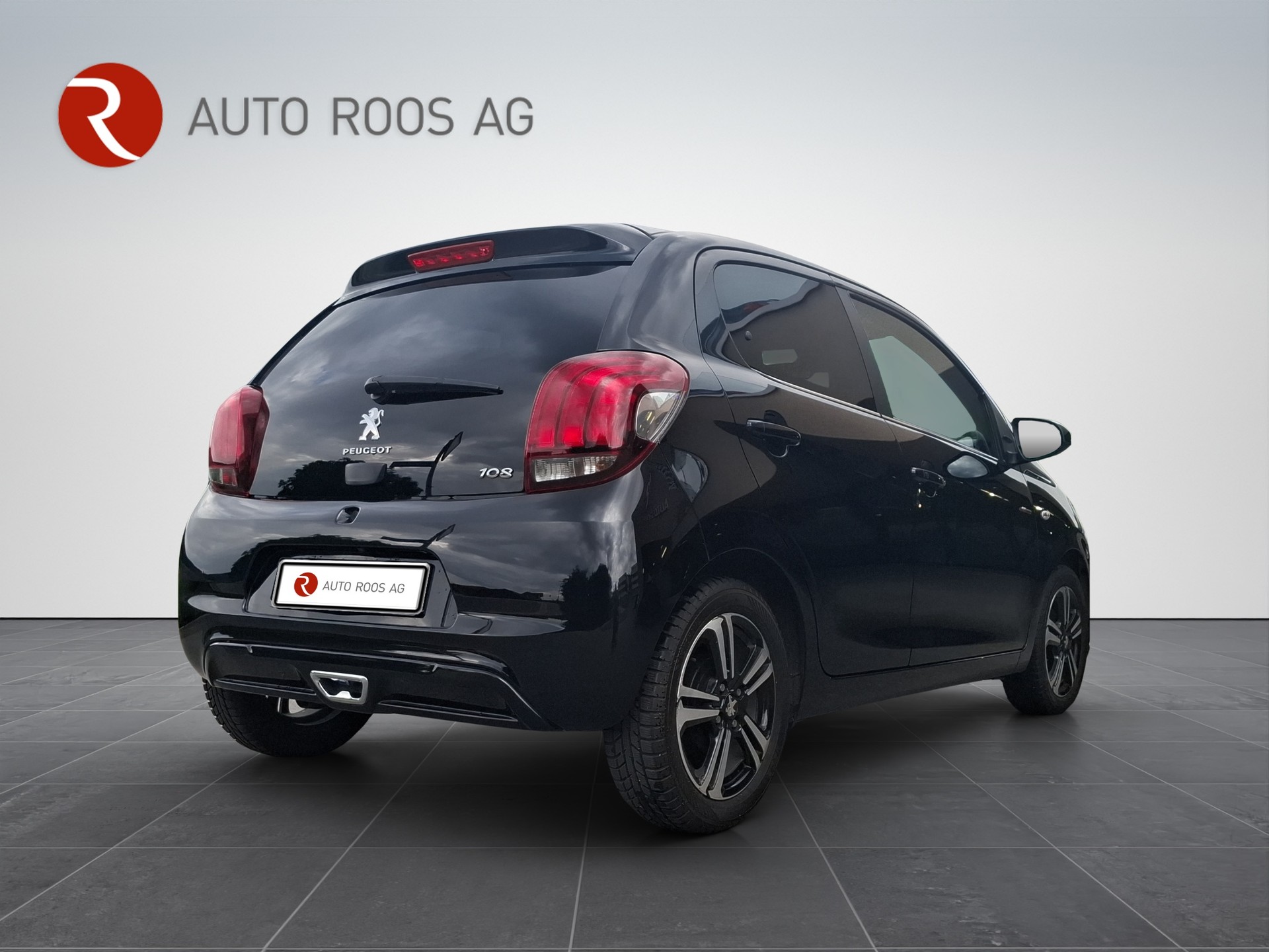 PEUGEOT 108 1.2 PureTech GT Line-image-4