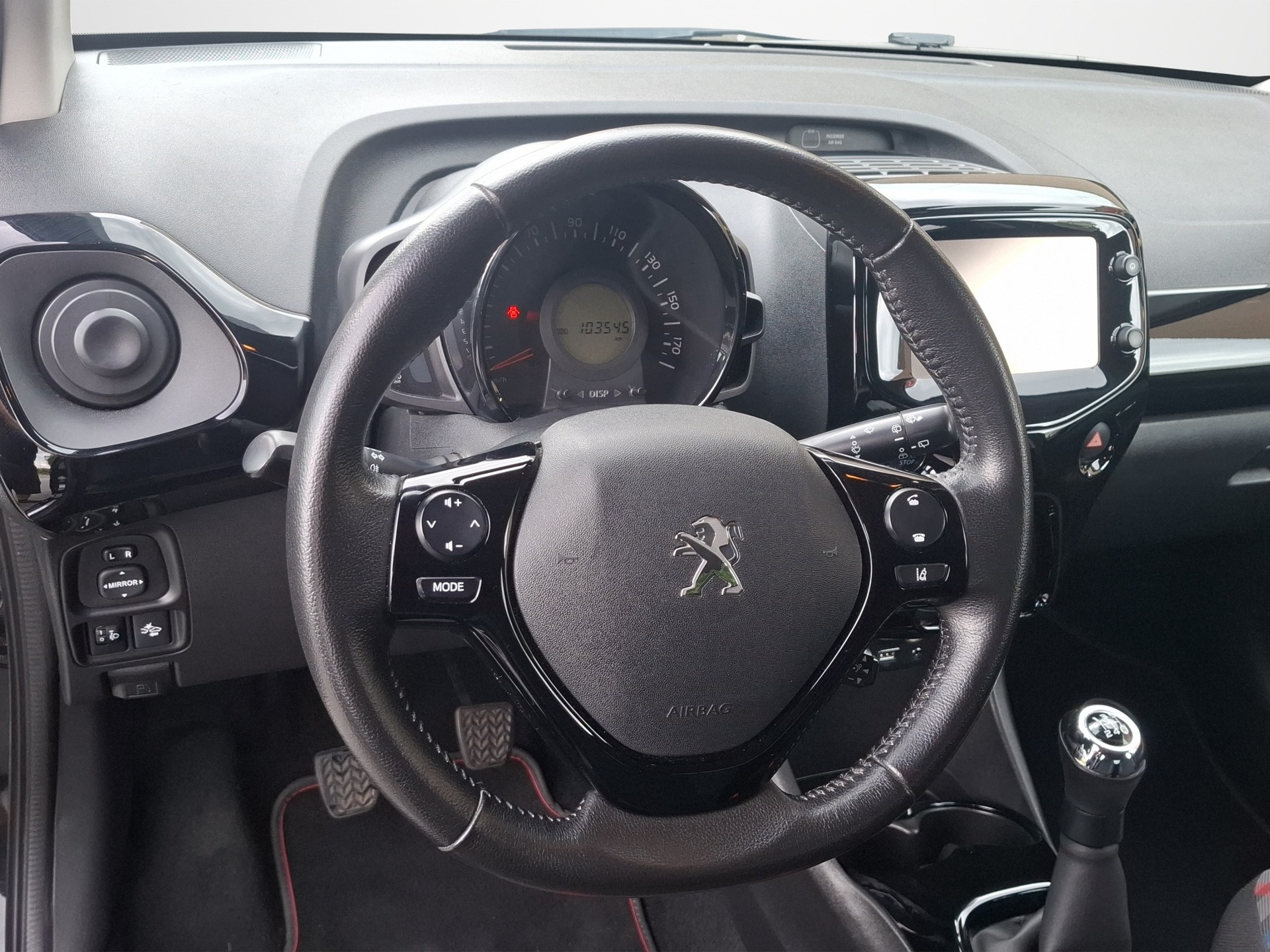 PEUGEOT 108 1.2 PureTech GT Line-image-8