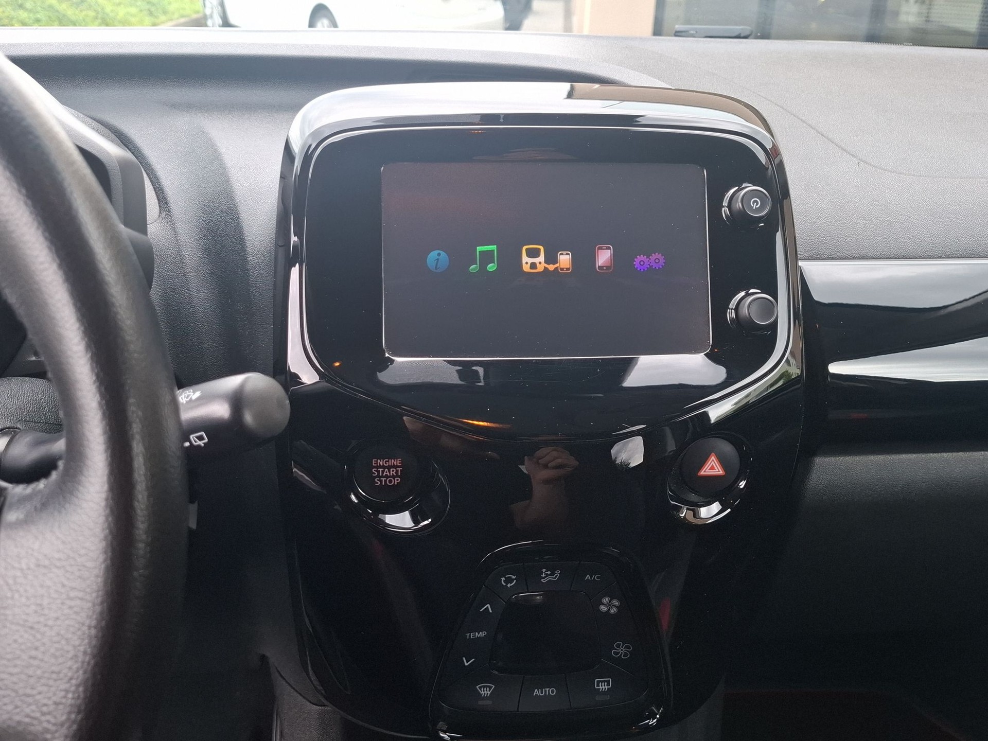 PEUGEOT 108 1.2 PureTech GT Line-image-11