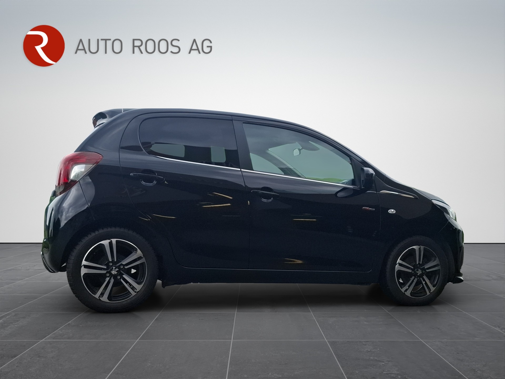 PEUGEOT 108 1.2 PureTech GT Line-image-5