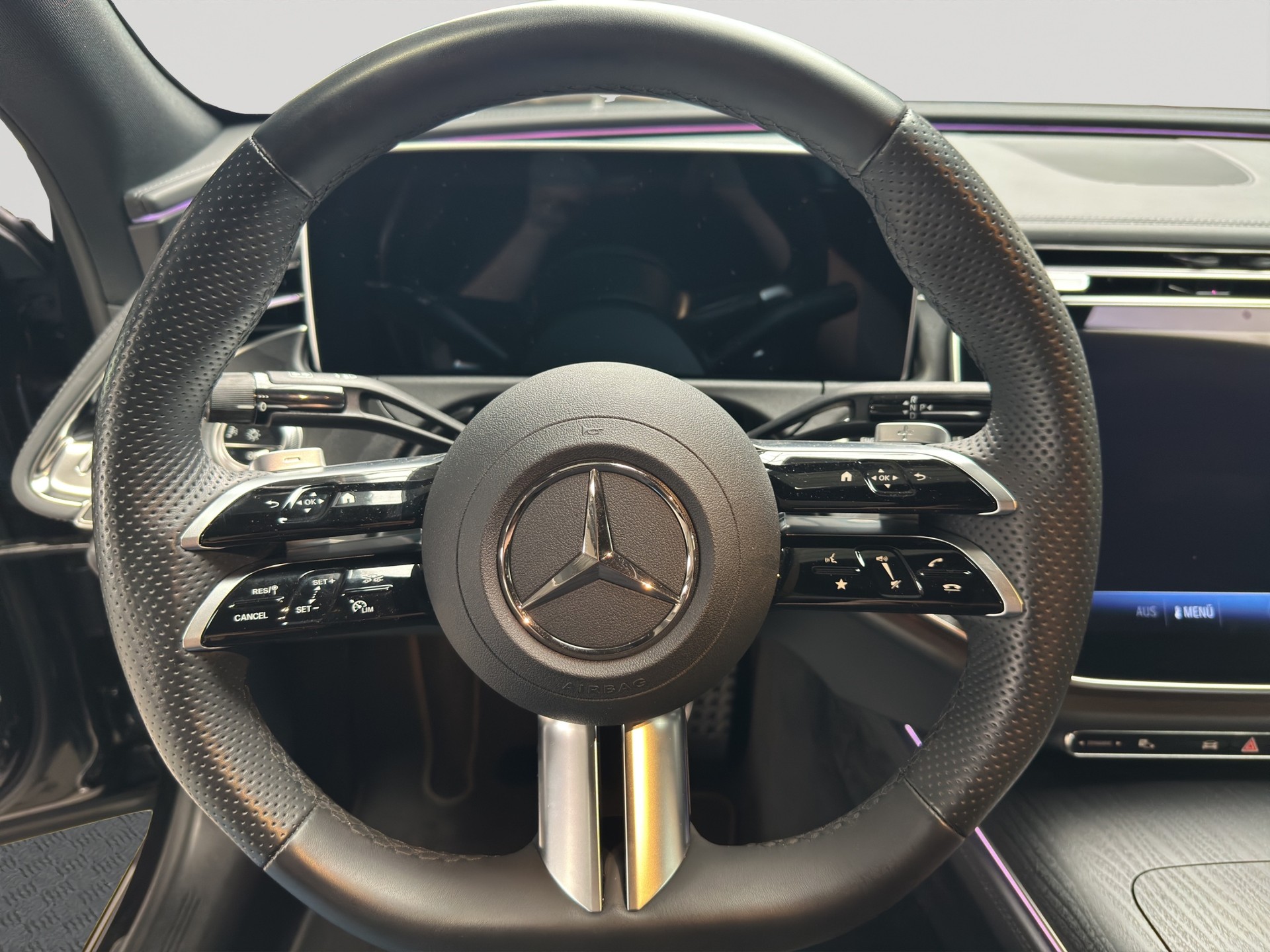 MERCEDES-BENZ E 220 d AMG Line 9G-Tronic-image-10