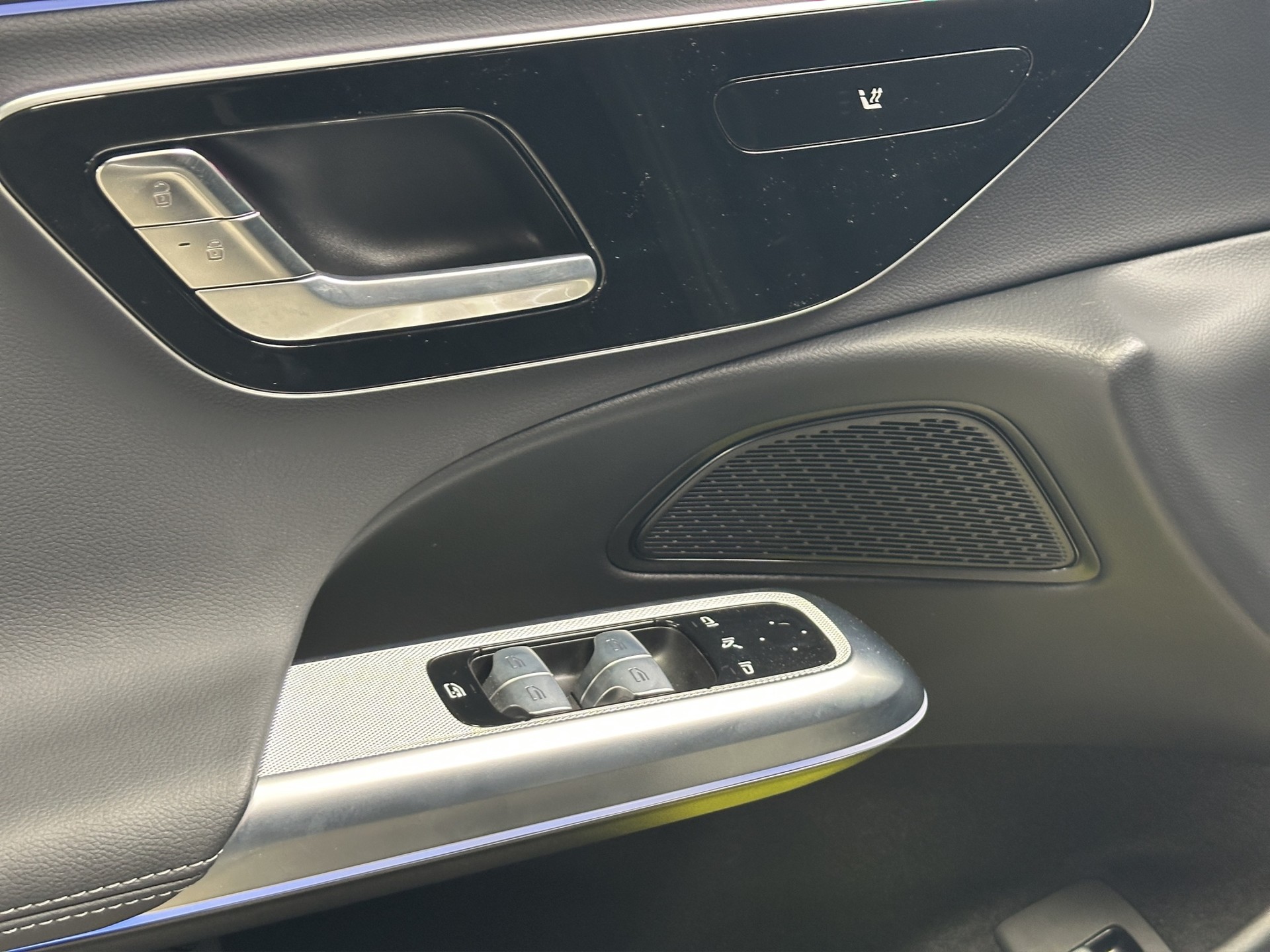 MERCEDES-BENZ E 220 d AMG Line 9G-Tronic-image-8