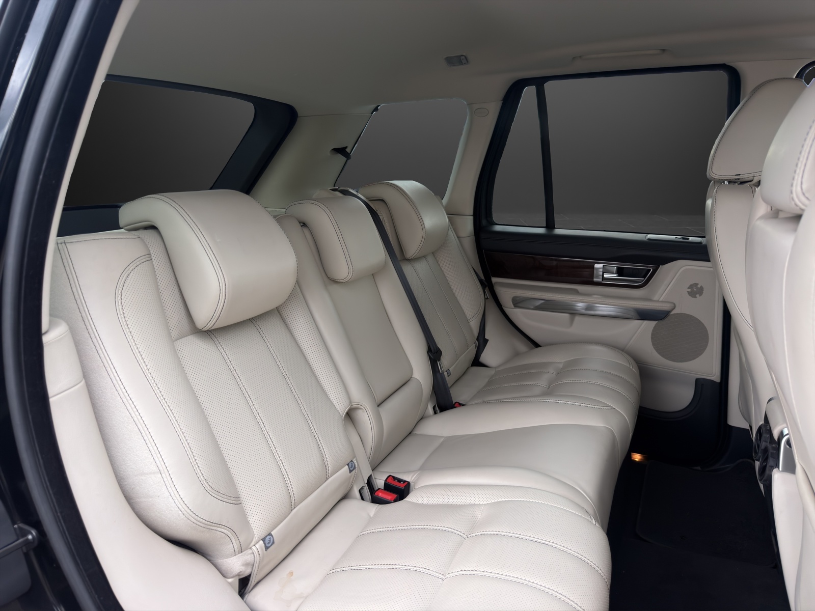 LAND ROVER Range Rover Sport 3.0 TDV6 HSE Automatic mit 256 PS-image-14