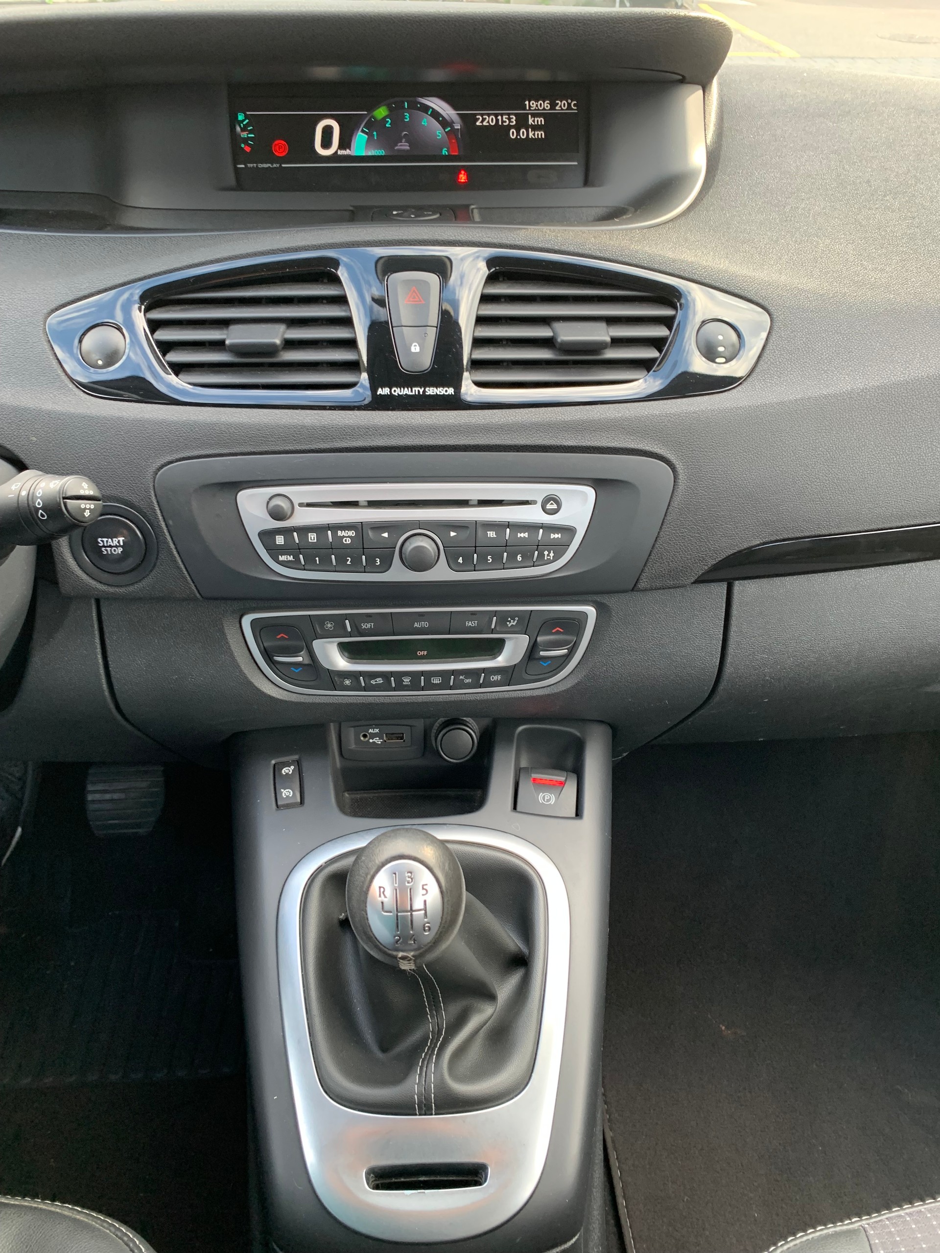 RENAULT Grand Scénic 1.5 dCi Expression-image-9