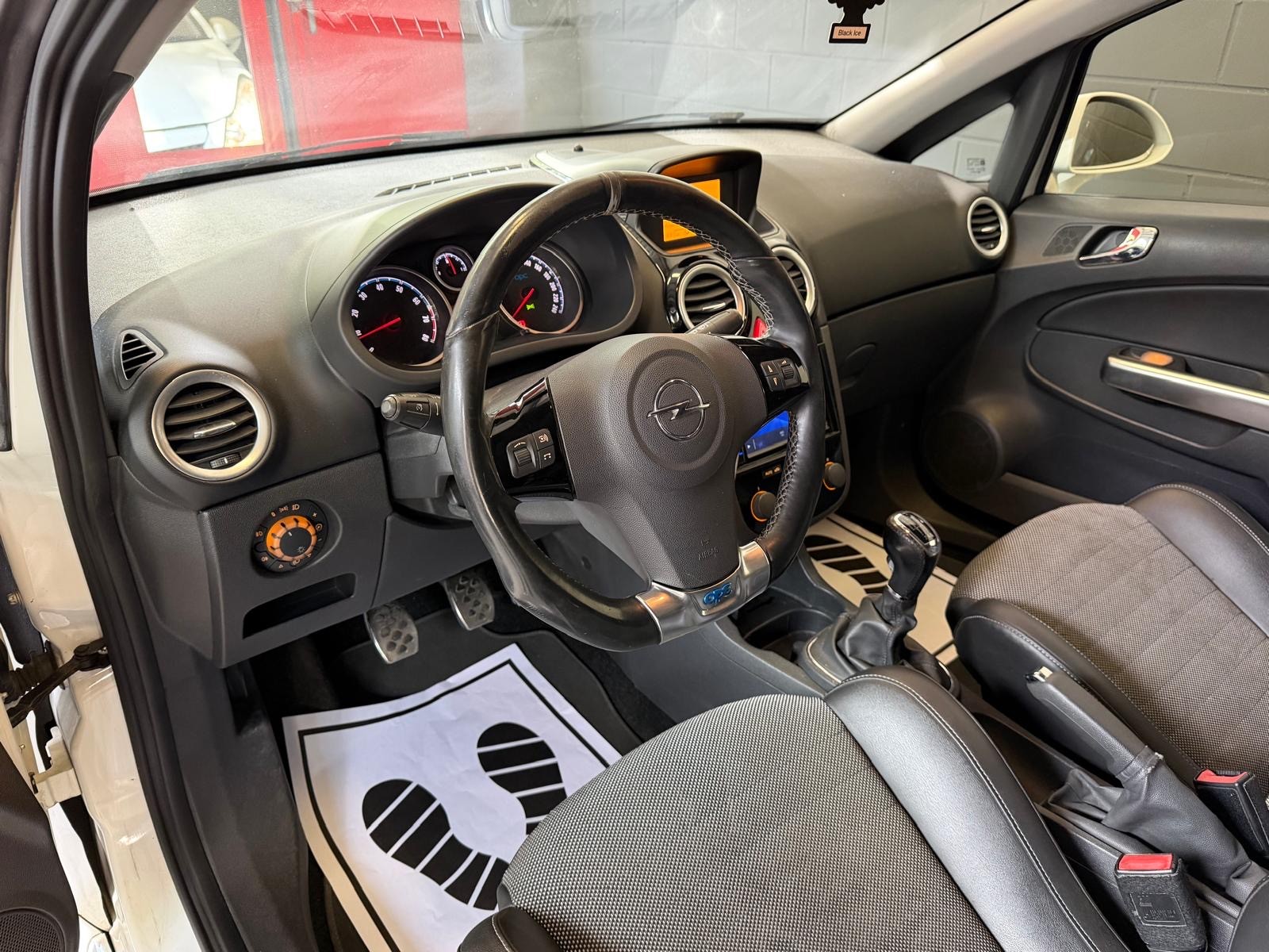 OPEL Corsa 1.6 Turbo OPC //NEU AB MFK!-image-8