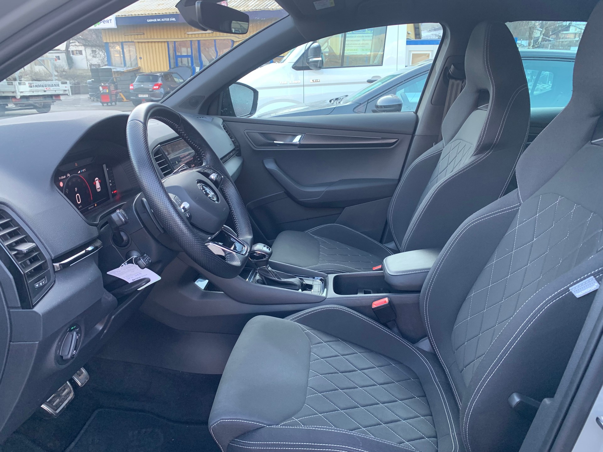 SKODA Karoq 2.0 TDI CR SportLine 4x4 DSG-image-12