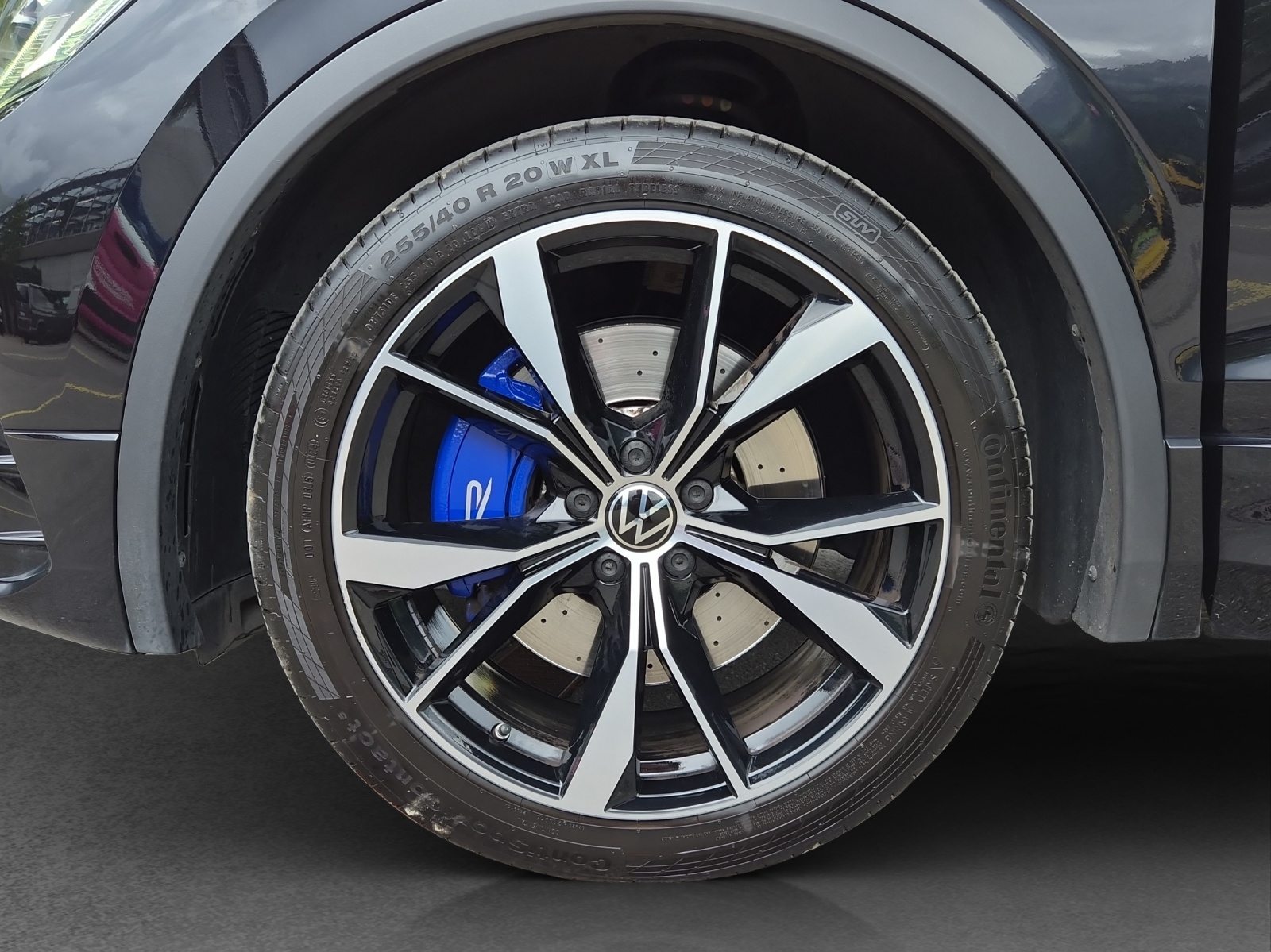 VW Tiguan 2.0TSI R 4Motion DSG-image-11