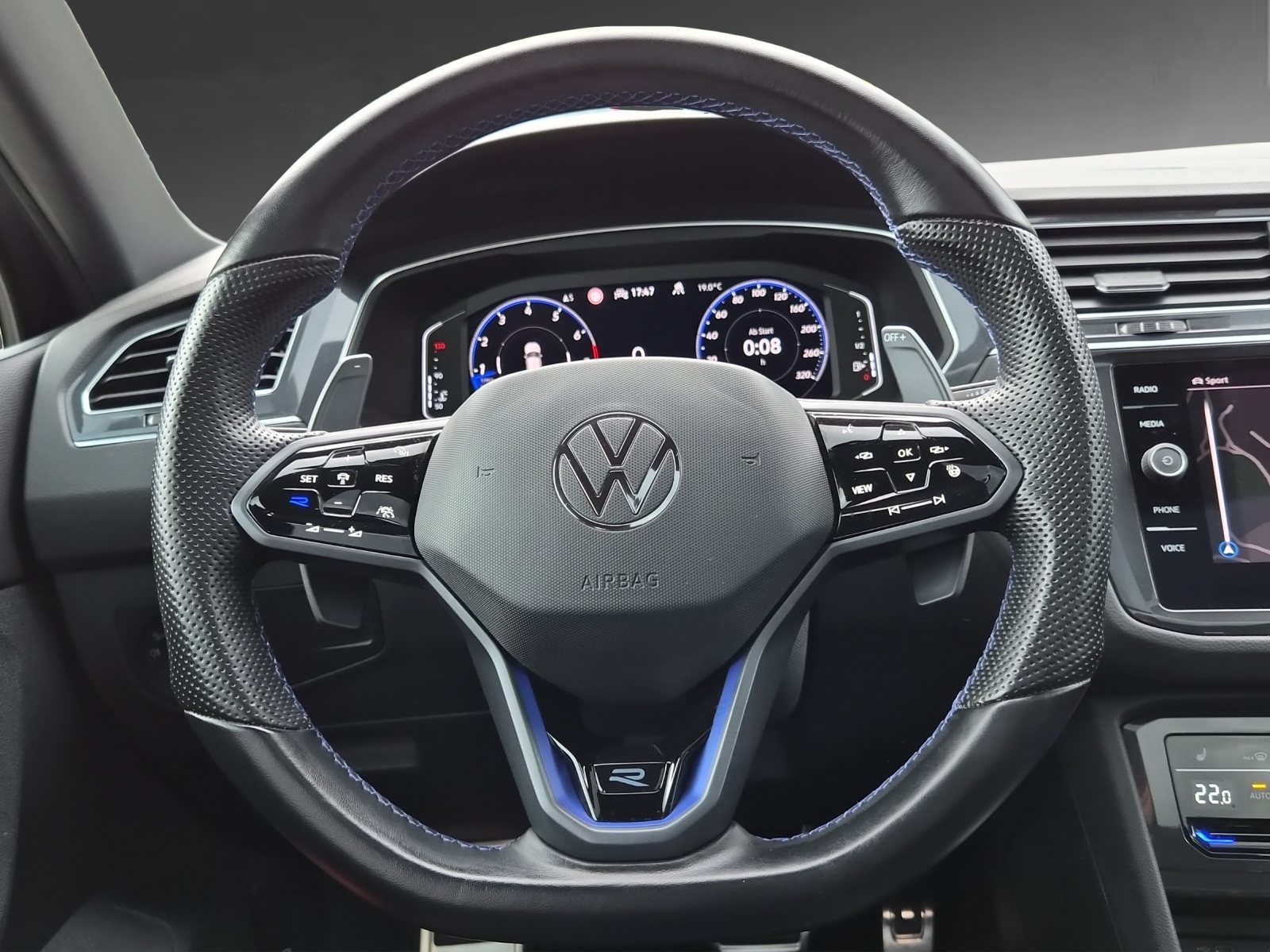VW Tiguan 2.0TSI R 4Motion DSG-image-8