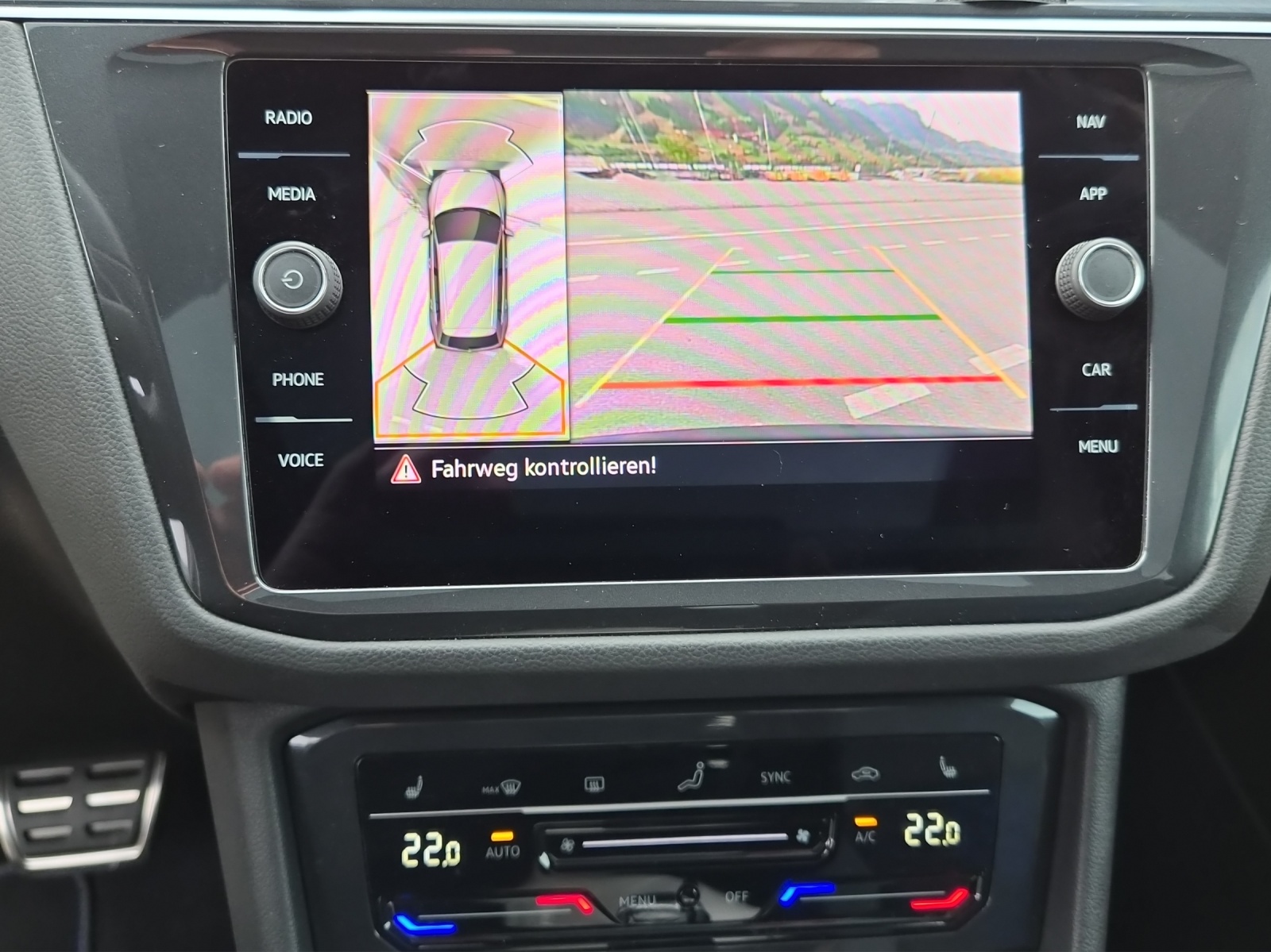VW Tiguan 2.0TSI R 4Motion DSG-image-10