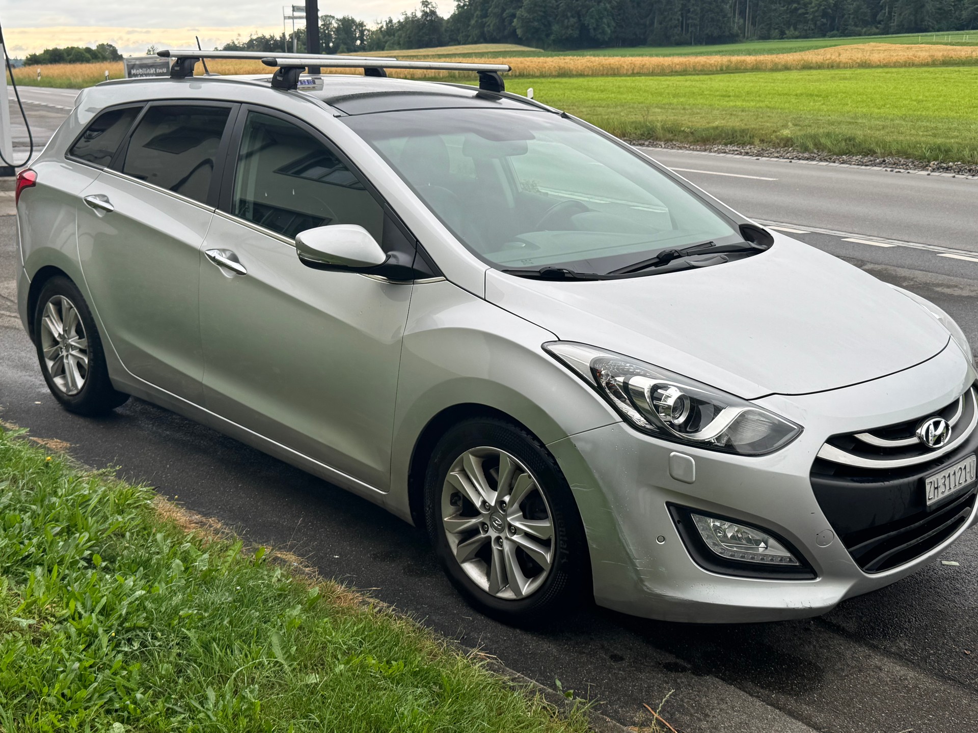 HYUNDAI i30 Wagon 1.6 GDI Style Automatic-image-2