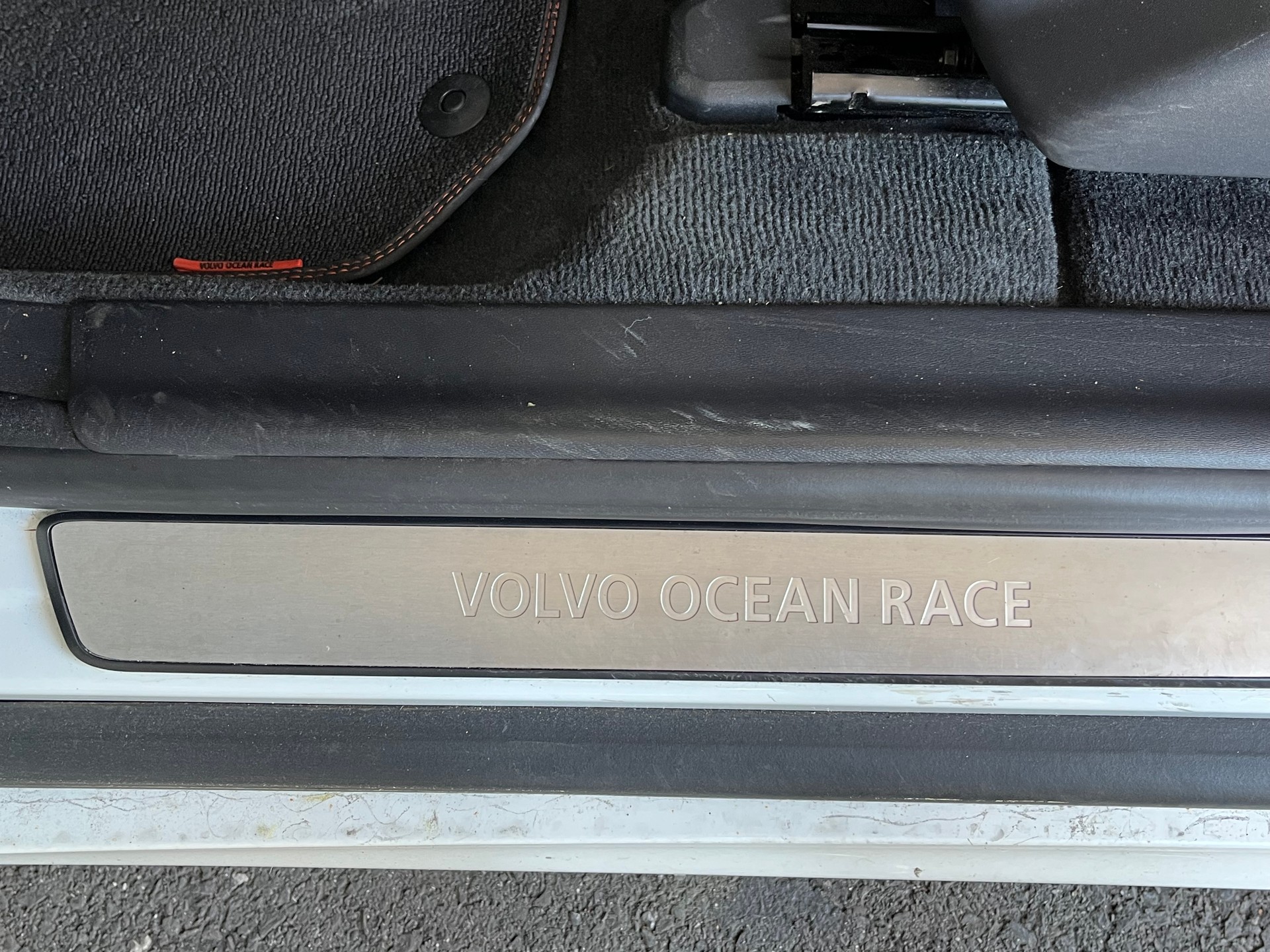 VOLVO XC 60 2.0 D4 Ocean Race-image-5