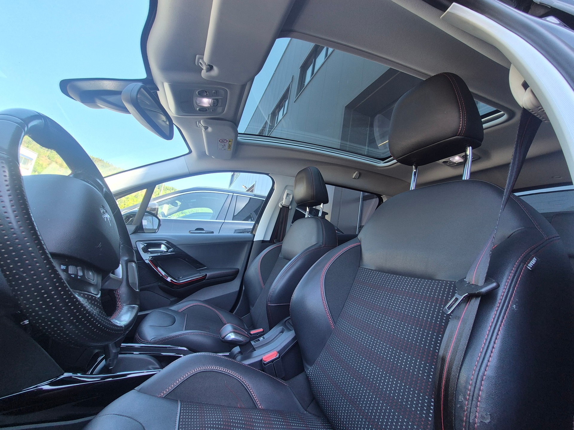 PEUGEOT 2008 1.2 PureTech GT Line EAT6-image-8