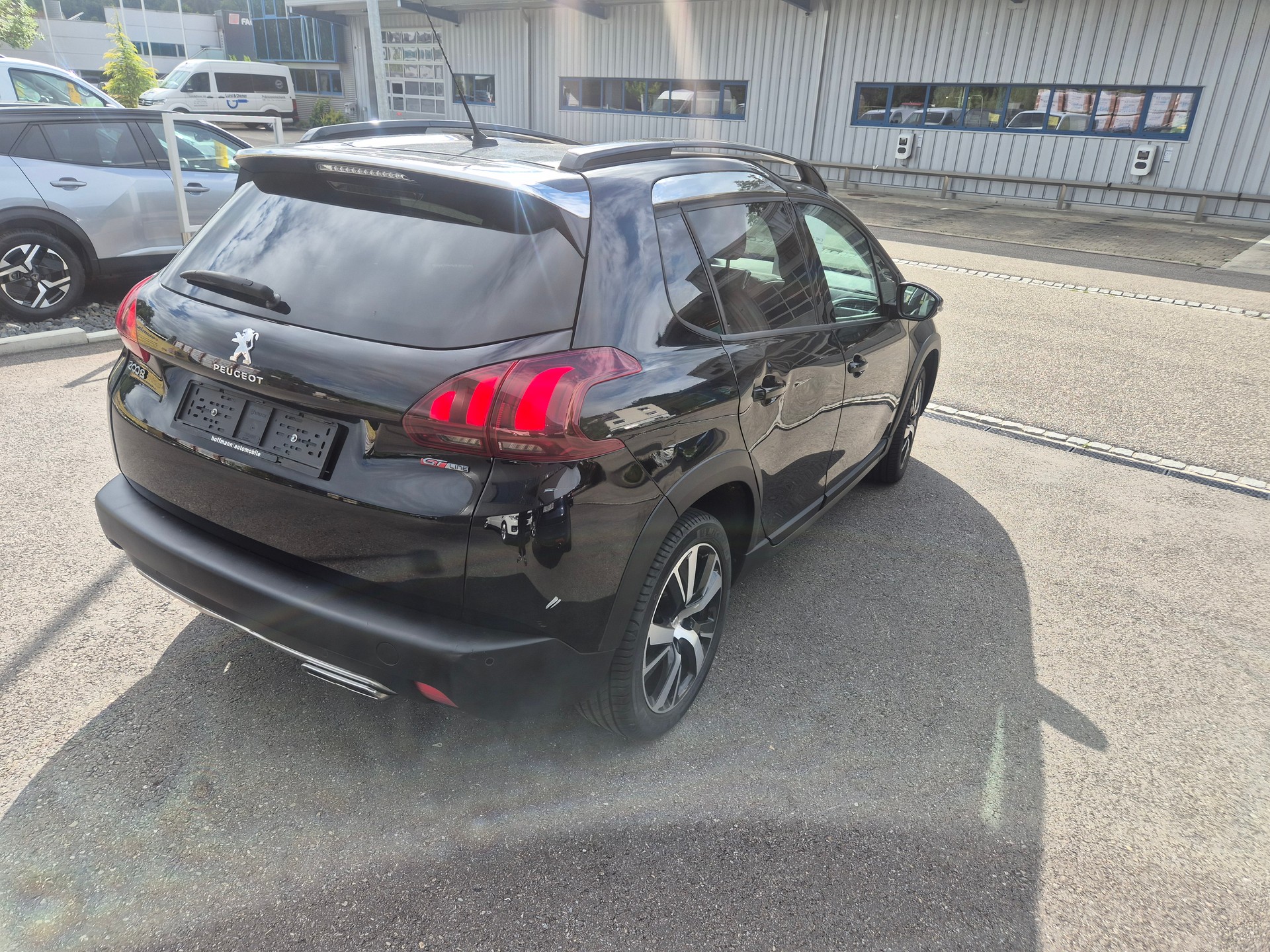 PEUGEOT 2008 1.2 PureTech GT Line EAT6-image-3