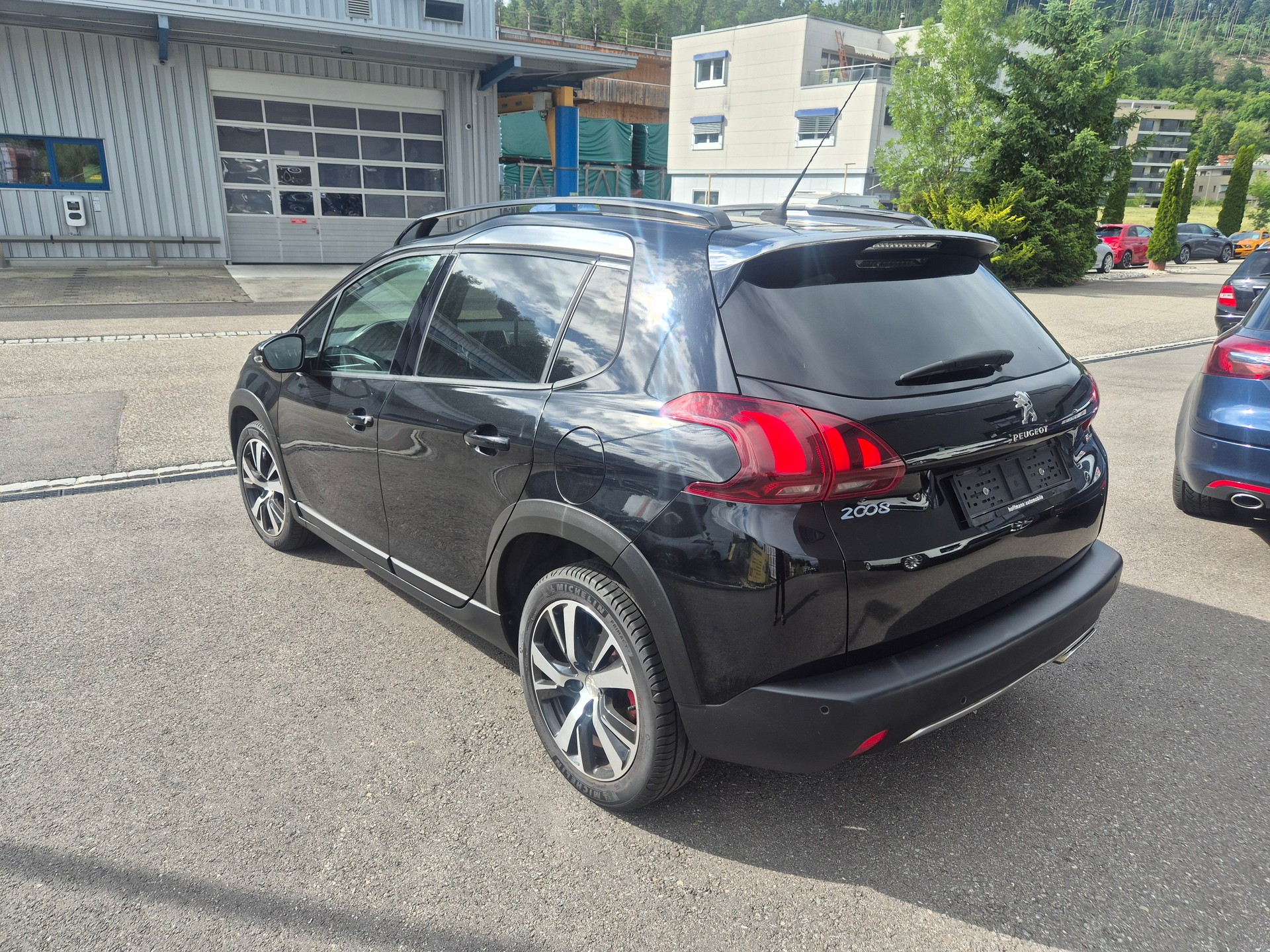 PEUGEOT 2008 1.2 PureTech GT Line EAT6-image-2