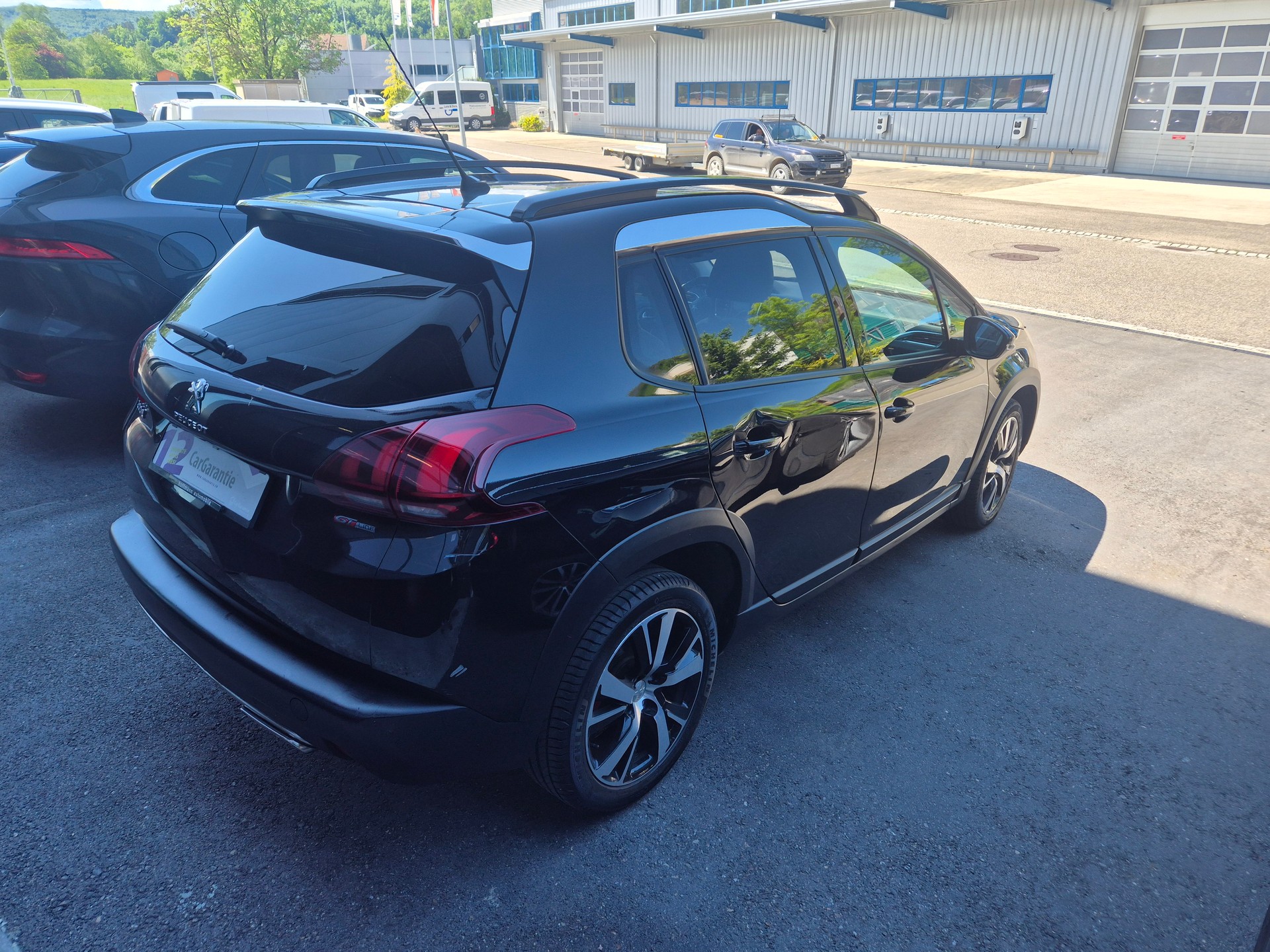 PEUGEOT 2008 1.2 PureTech GT Line EAT6-image-6