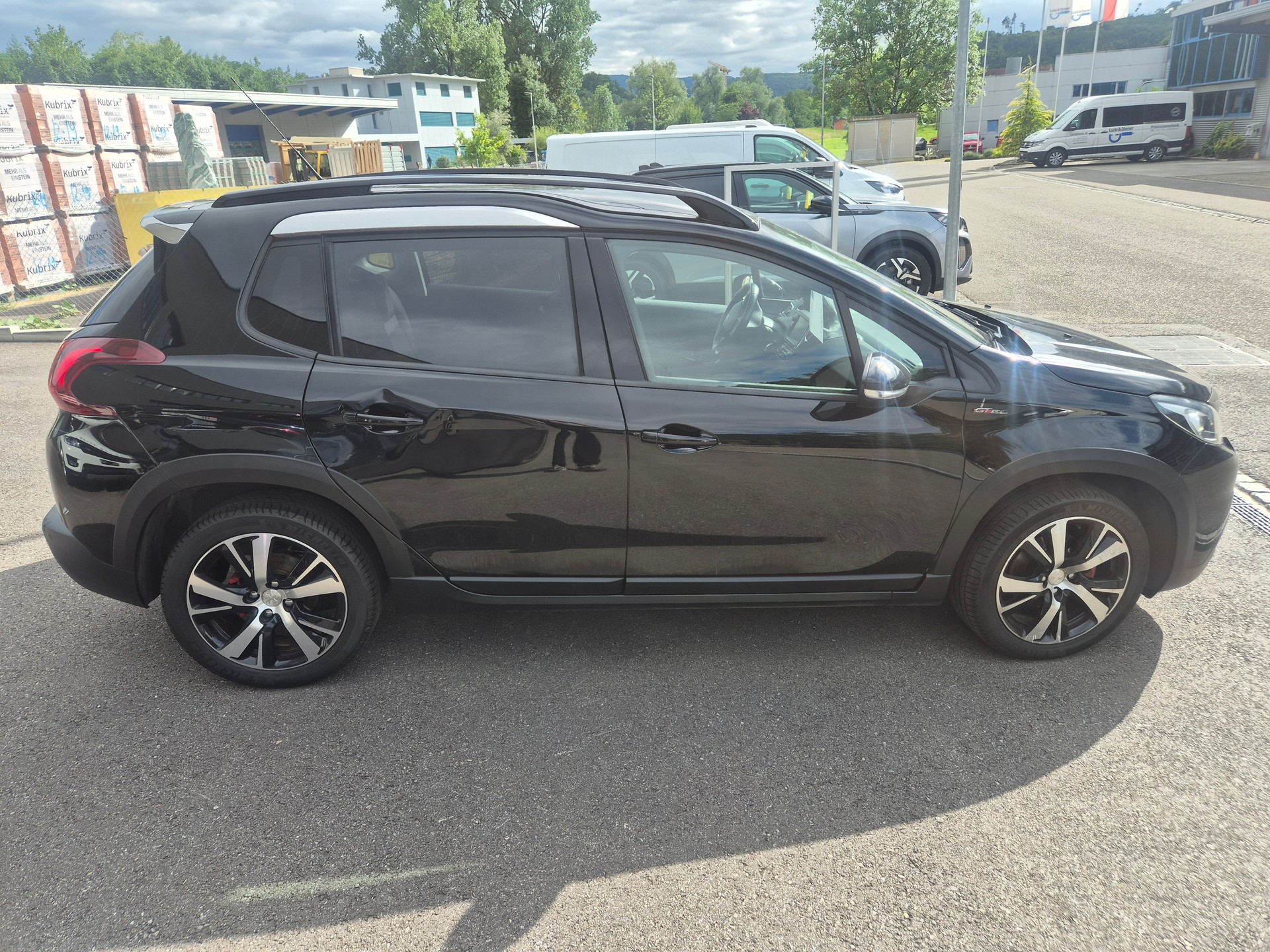 PEUGEOT 2008 1.2 PureTech GT Line EAT6-image-4