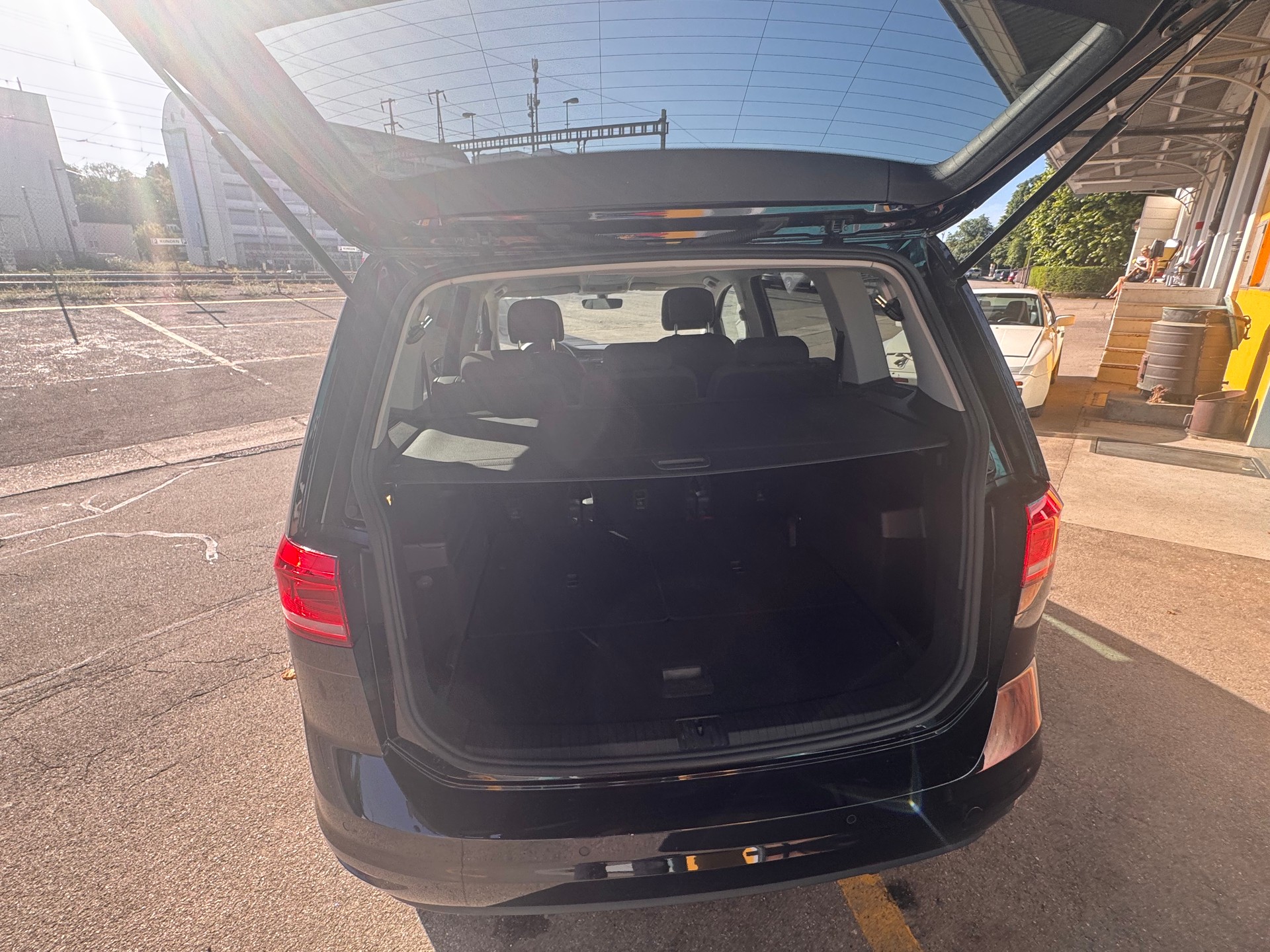 VW Touran 2.0 TDI BlueMotion TechnologyComfortline DSG-image-3
