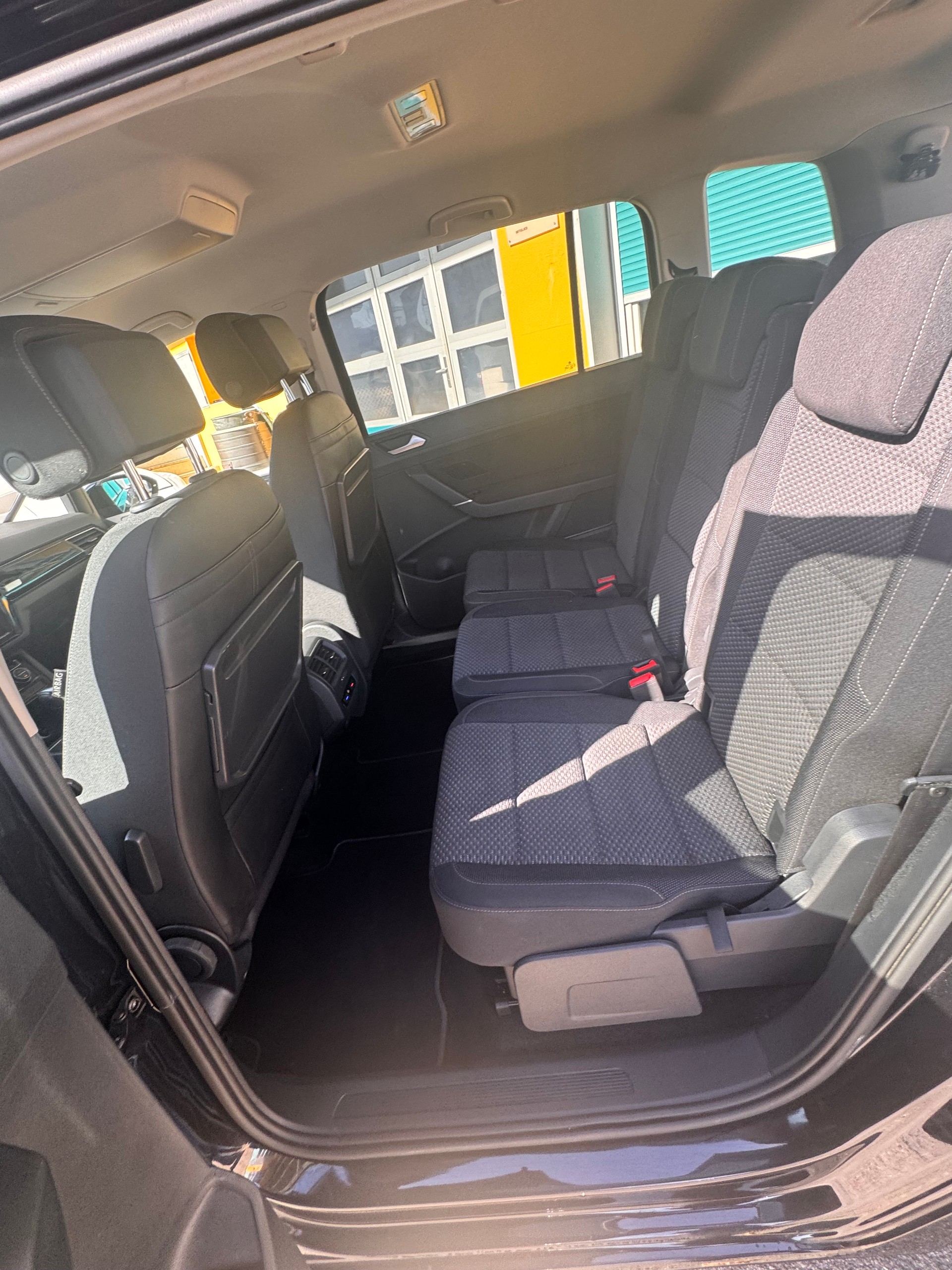VW Touran 2.0 TDI BlueMotion TechnologyComfortline DSG-image-4