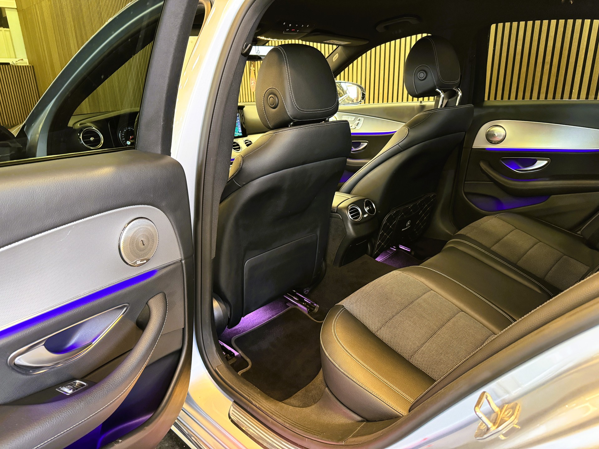 MERCEDES-BENZ E 200 Avantgarde 4Matic 9G-Tronic-image-14