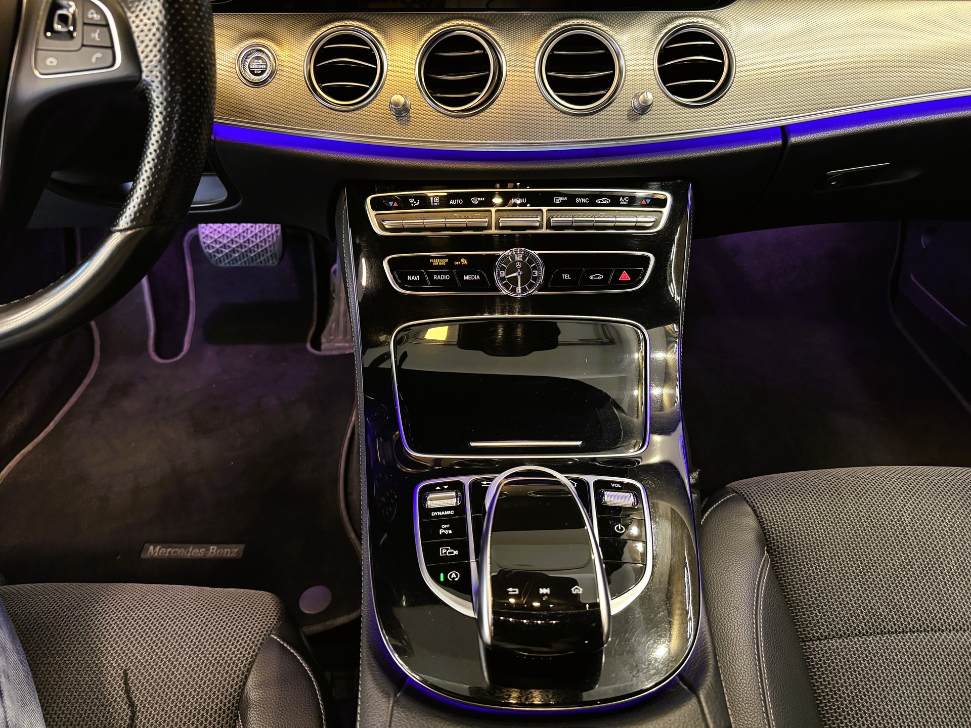 MERCEDES-BENZ E 200 Avantgarde 4Matic 9G-Tronic-image-11
