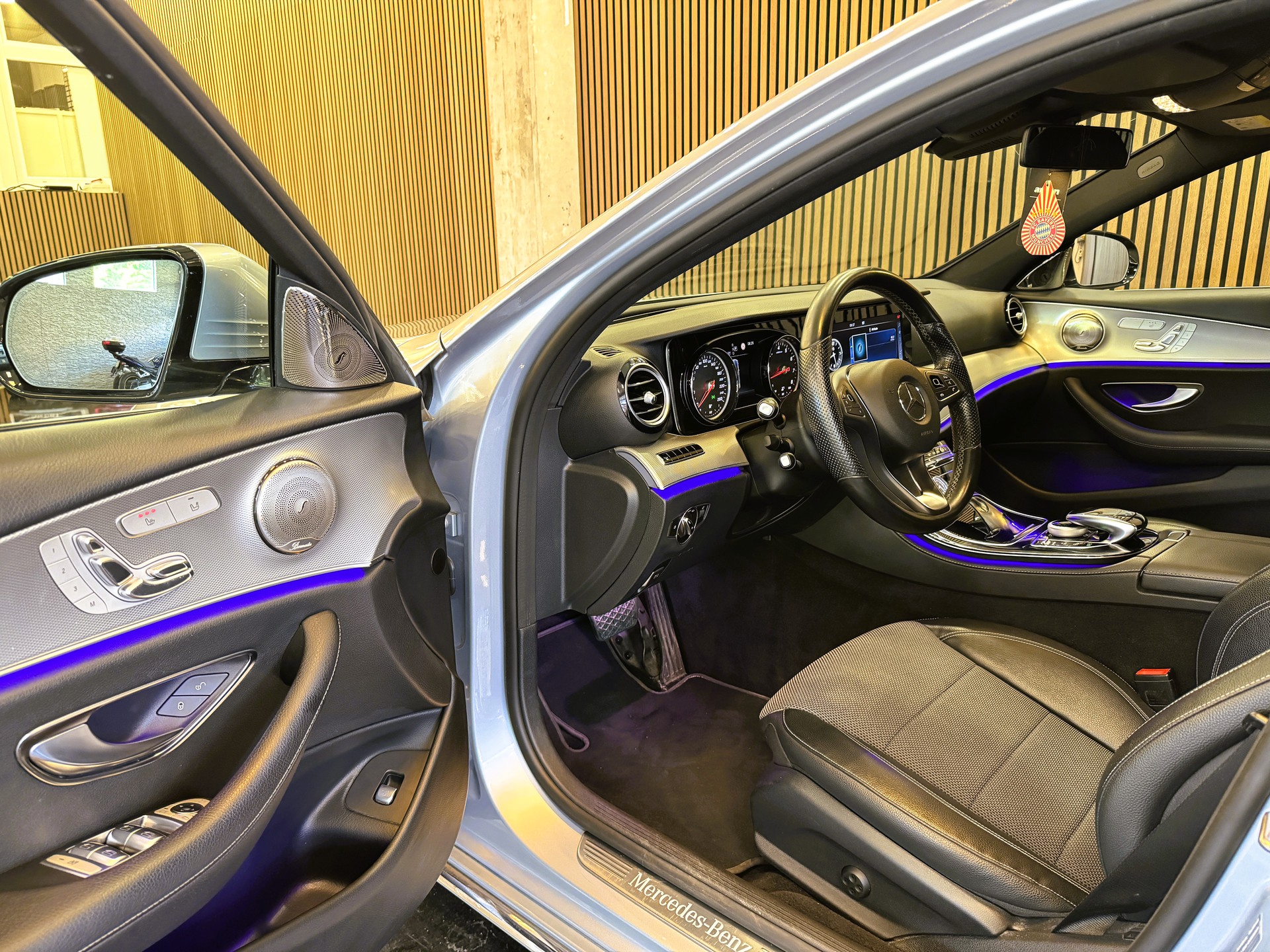MERCEDES-BENZ E 200 Avantgarde 4Matic 9G-Tronic-image-7