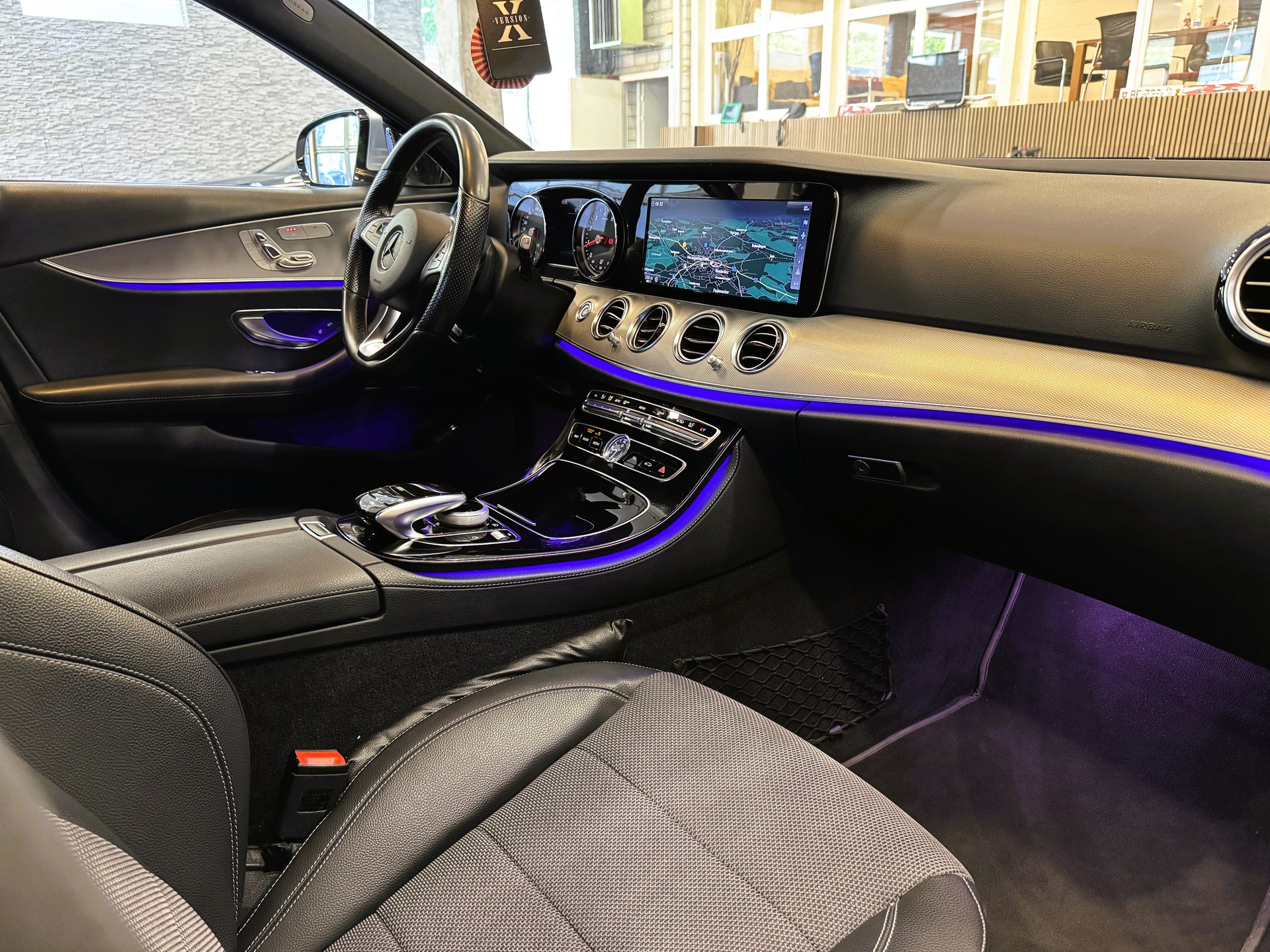 MERCEDES-BENZ E 200 Avantgarde 4Matic 9G-Tronic-image-16