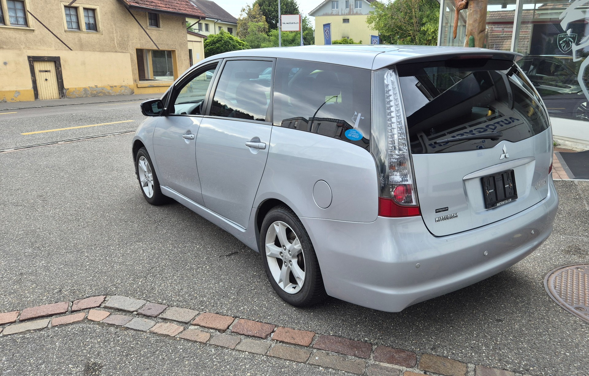 MITSUBISHI Grandis 2.4 16V Executive-image-1