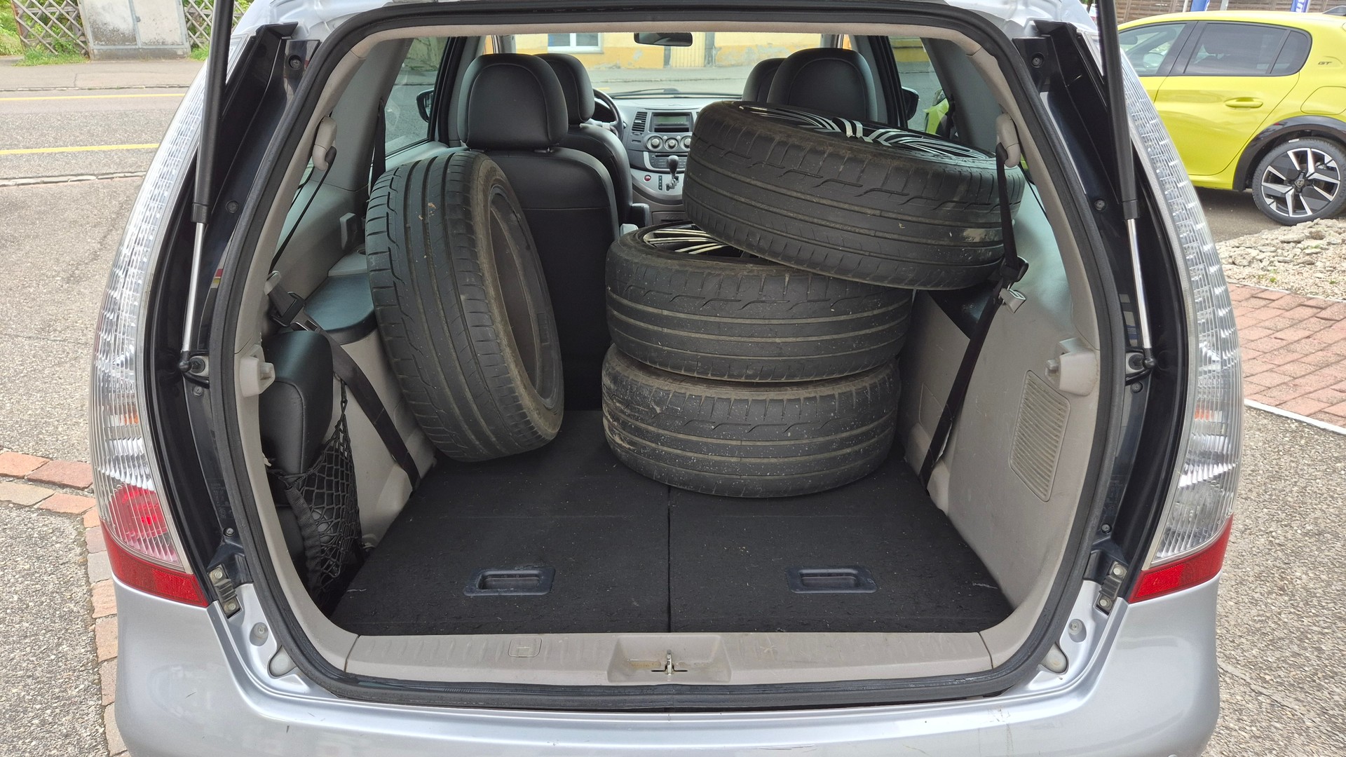 MITSUBISHI Grandis 2.4 16V Executive-image-8