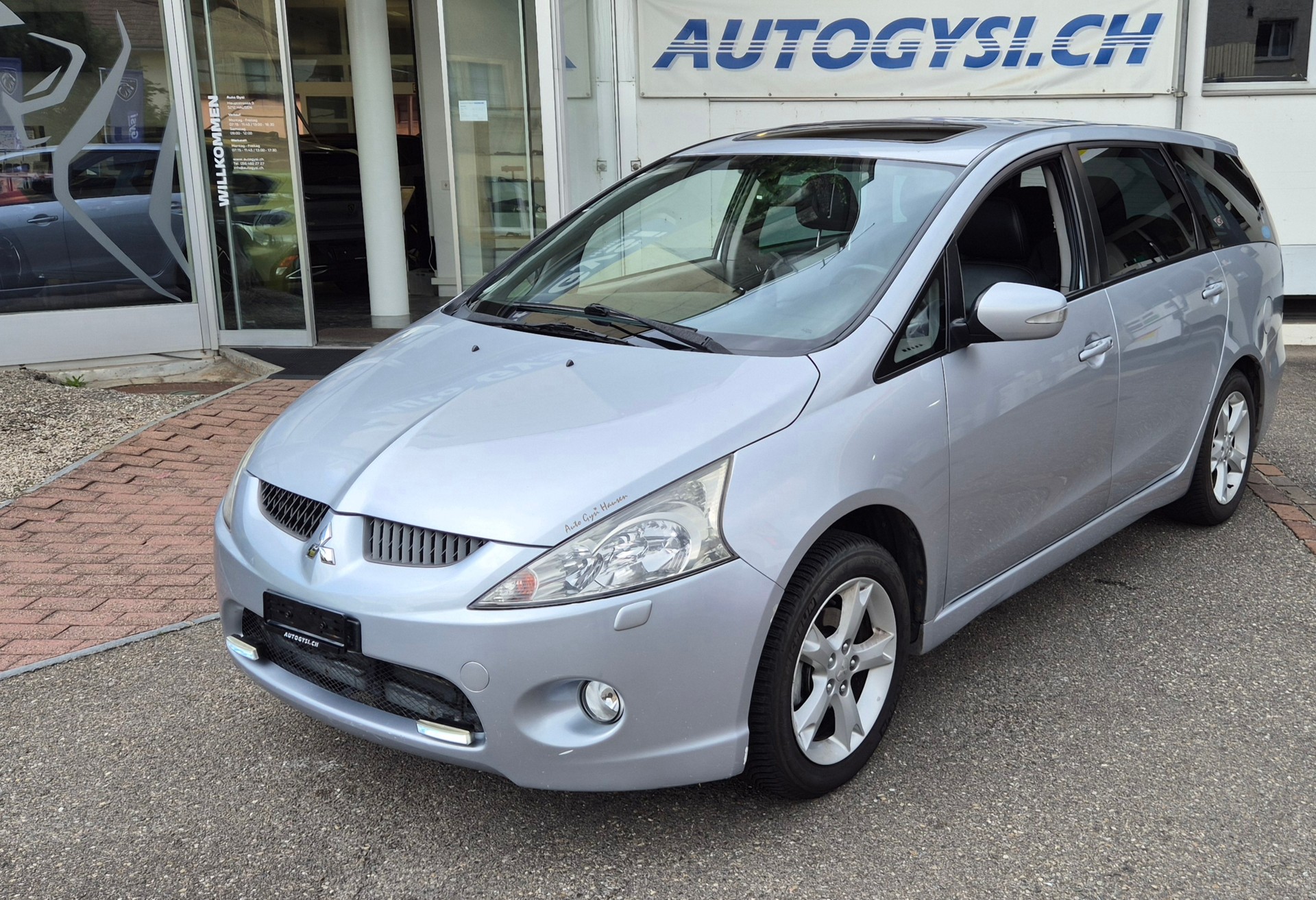 MITSUBISHI Grandis 2.4 16V Executive-image-0