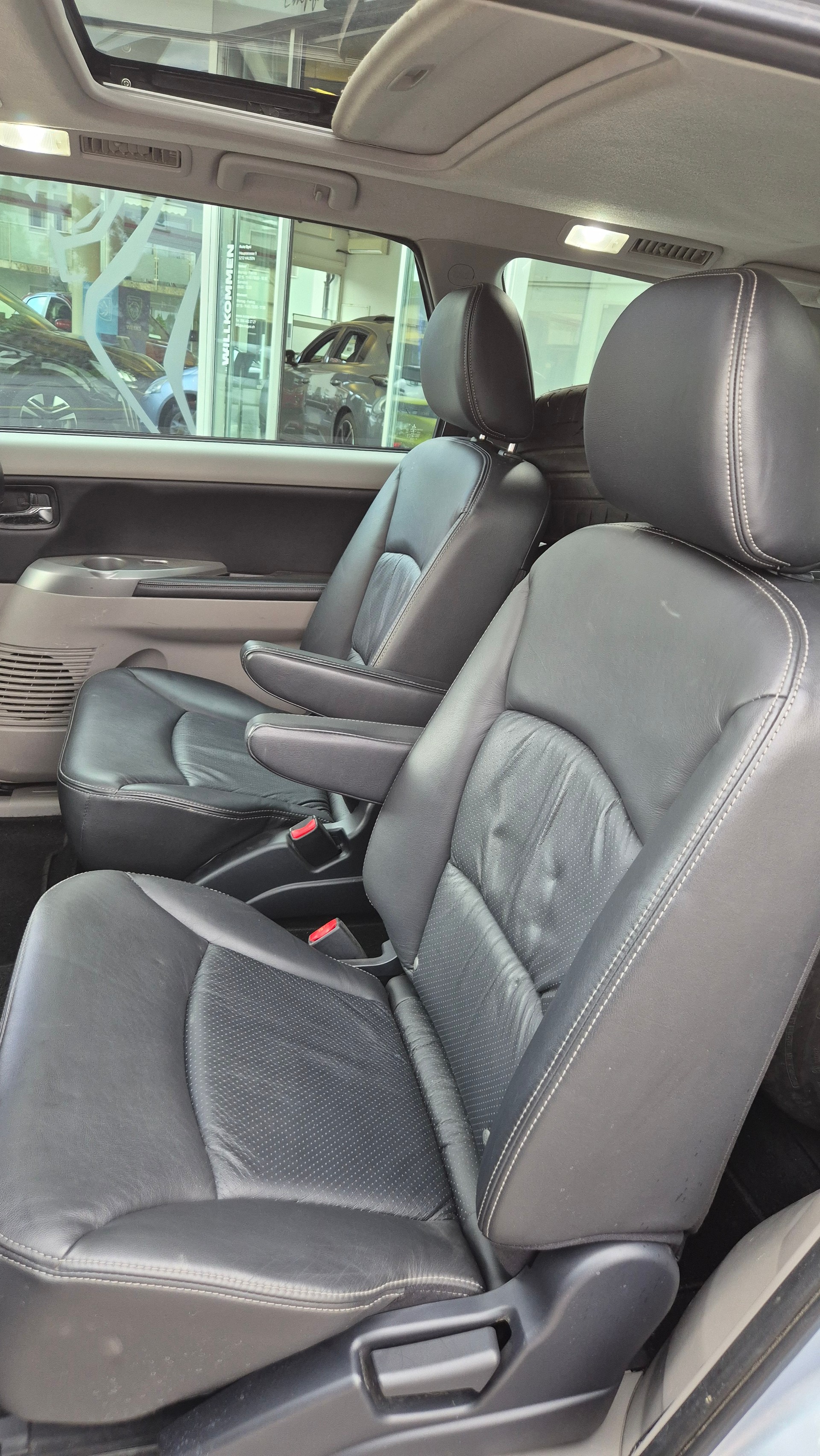 MITSUBISHI Grandis 2.4 16V Executive-image-6