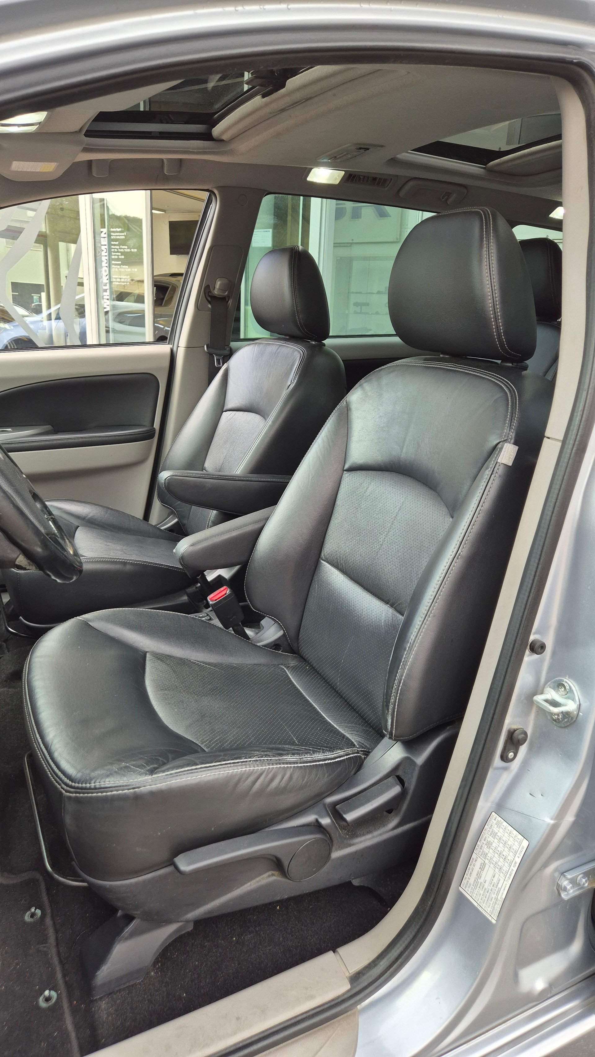 MITSUBISHI Grandis 2.4 16V Executive-image-15