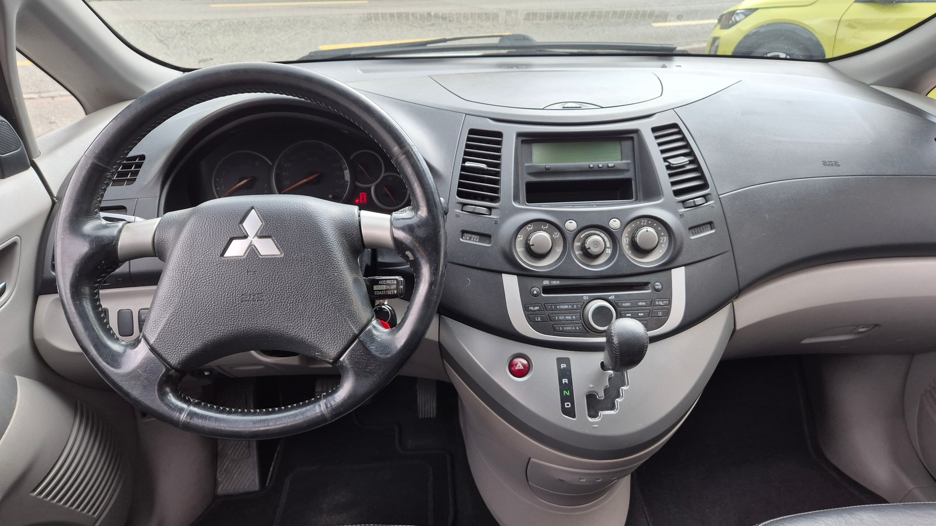 MITSUBISHI Grandis 2.4 16V Executive-image-7