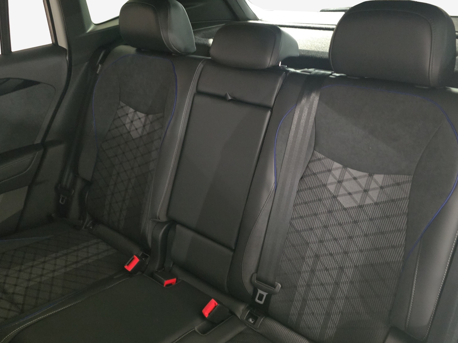 VW Tiguan 2.0 TDI SCR R-Line 4Motion DSG-image-11