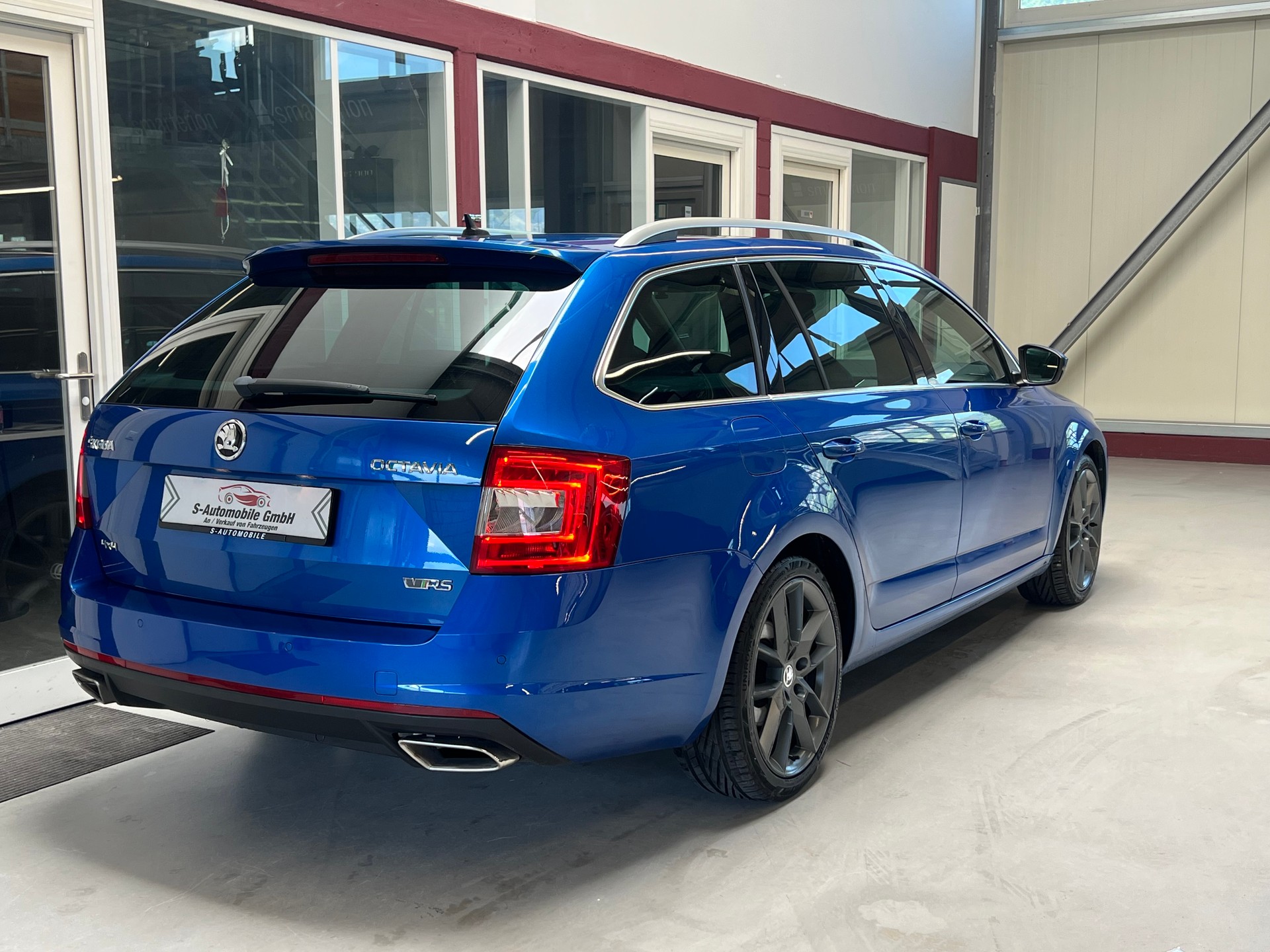 SKODA Octavia Combi 2.0 TDI RS 4x4 DSG-image-7