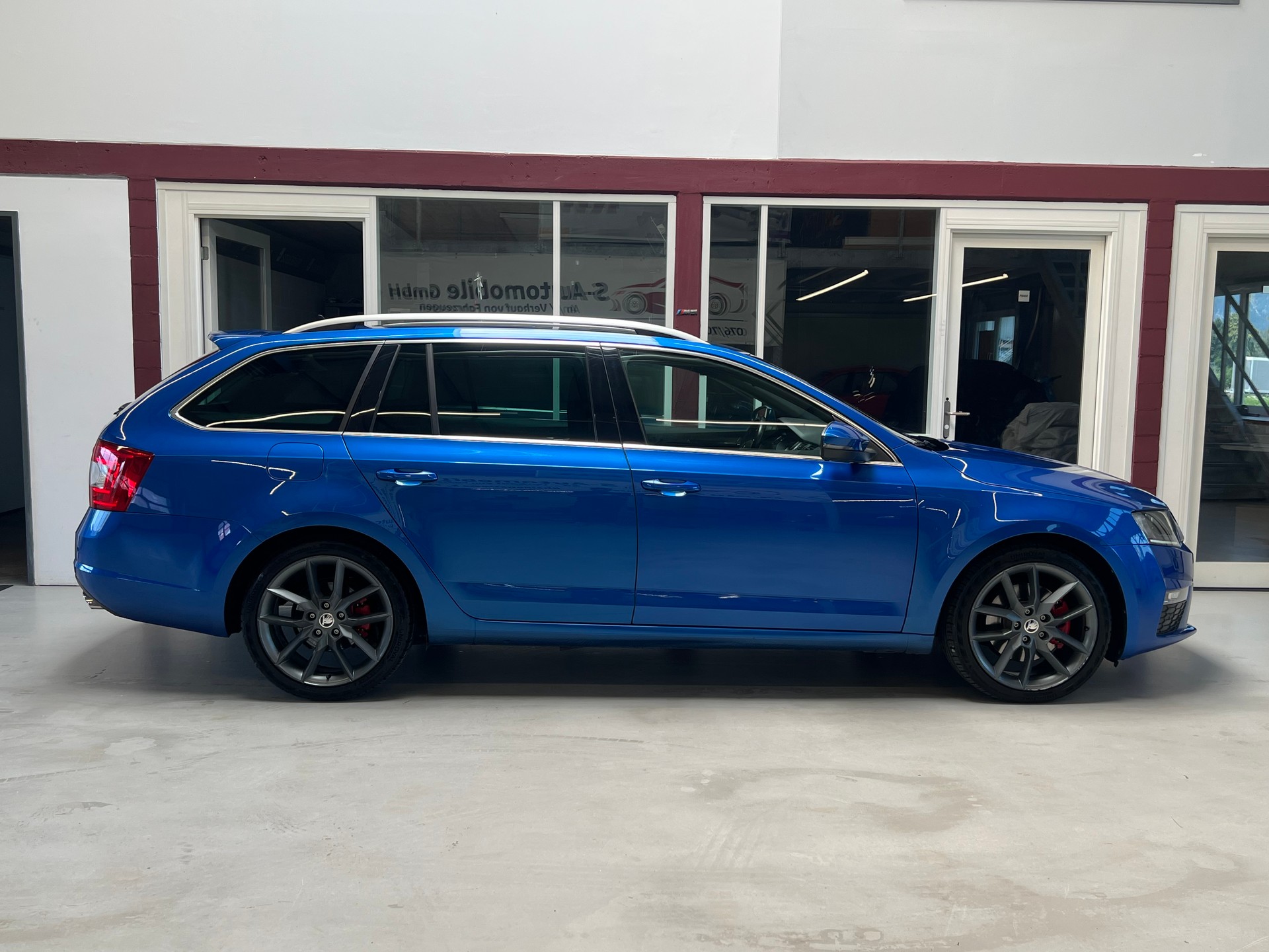 SKODA Octavia Combi 2.0 TDI RS 4x4 DSG-image-8