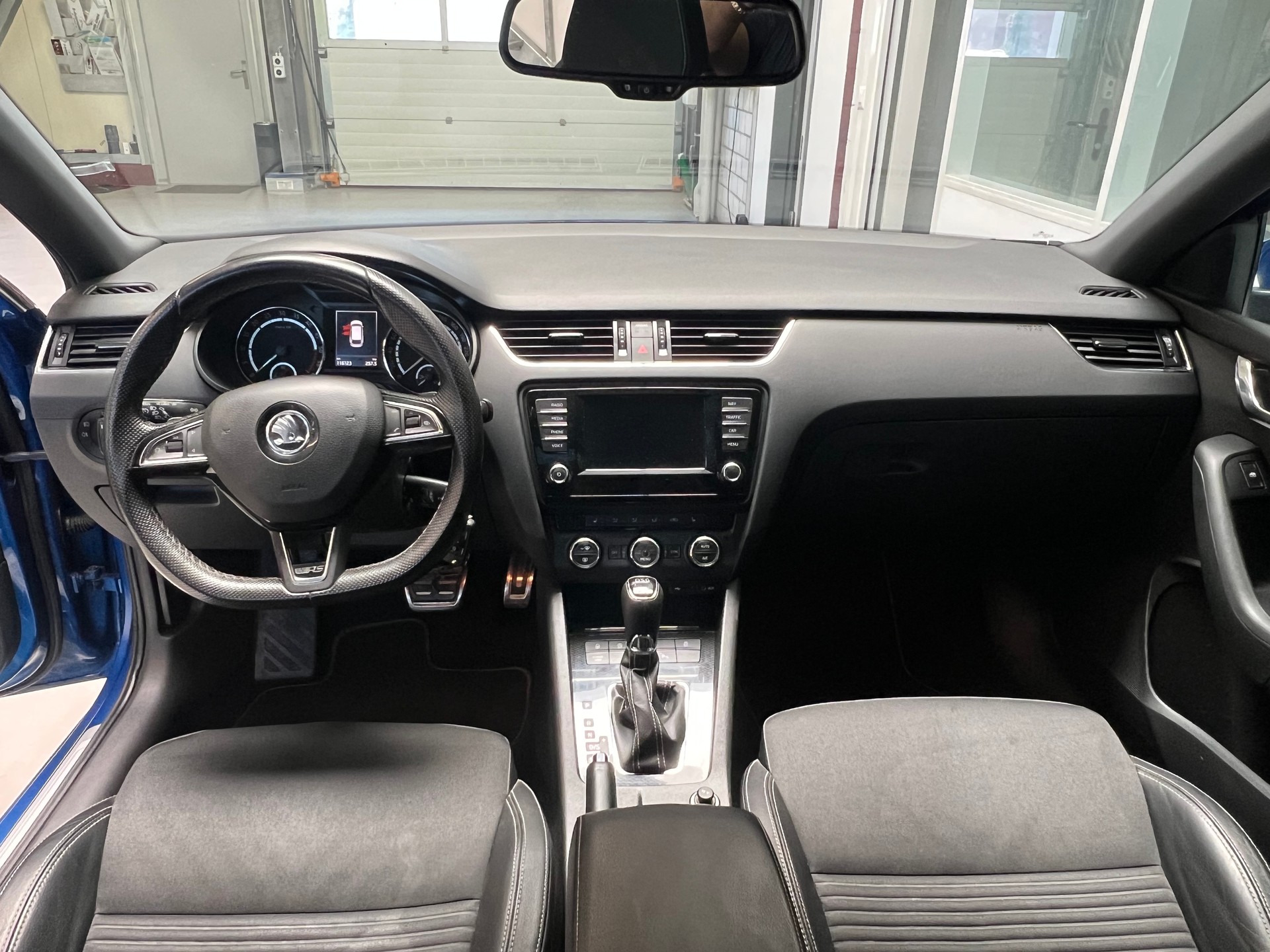 SKODA Octavia Combi 2.0 TDI RS 4x4 DSG-image-12