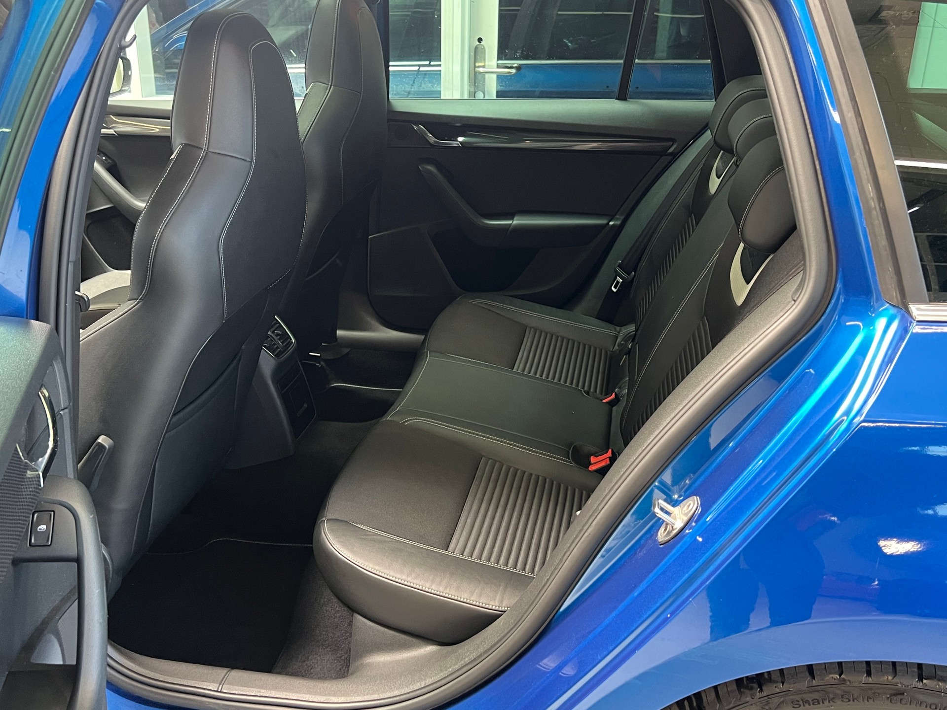 SKODA Octavia Combi 2.0 TDI RS 4x4 DSG-image-15