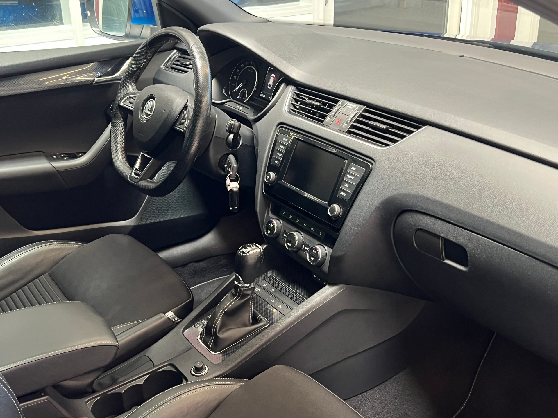 SKODA Octavia Combi 2.0 TDI RS 4x4 DSG-image-13