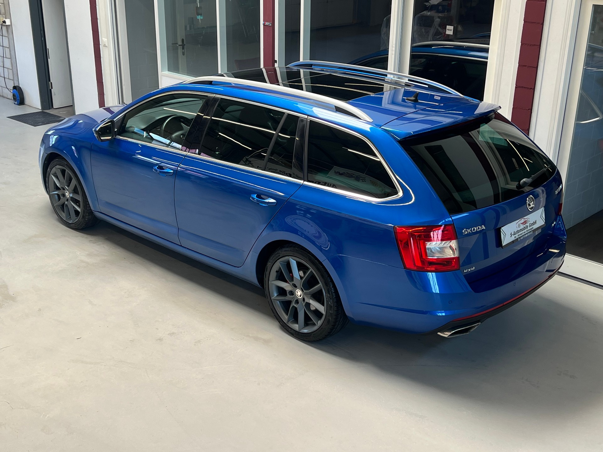 SKODA Octavia Combi 2.0 TDI RS 4x4 DSG-image-4