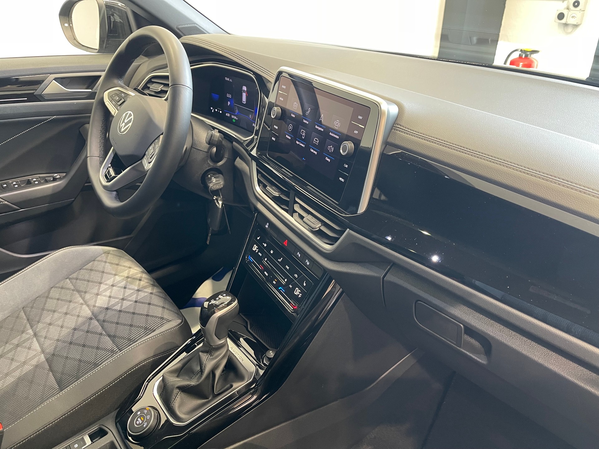 VW T-Roc 2.0 TSI R-Line DSG 4Motion-image-19