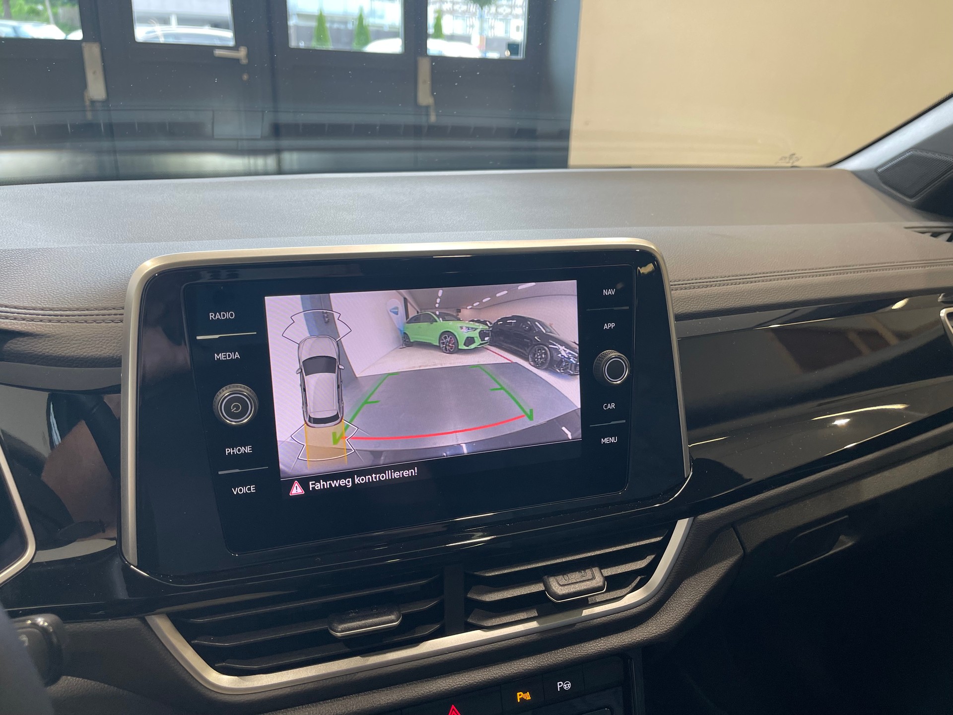 VW T-Roc 2.0 TSI R-Line DSG 4Motion-image-22