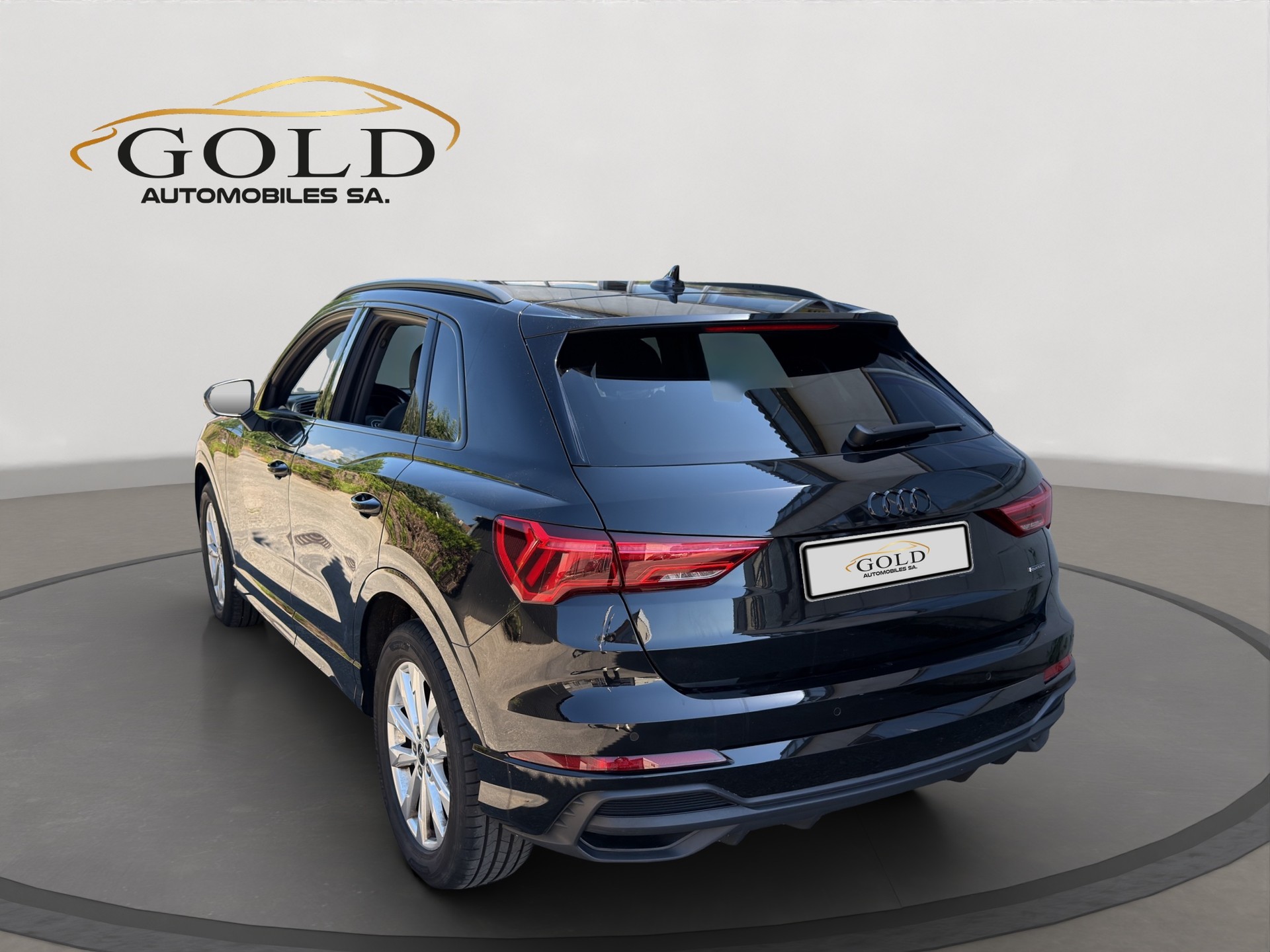 AUDI Q3 40 TDI S line quattro S-tronic-image-10