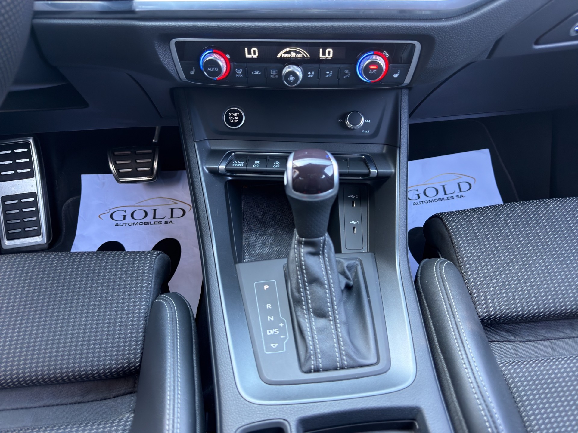 AUDI Q3 40 TDI S line quattro S-tronic-image-8