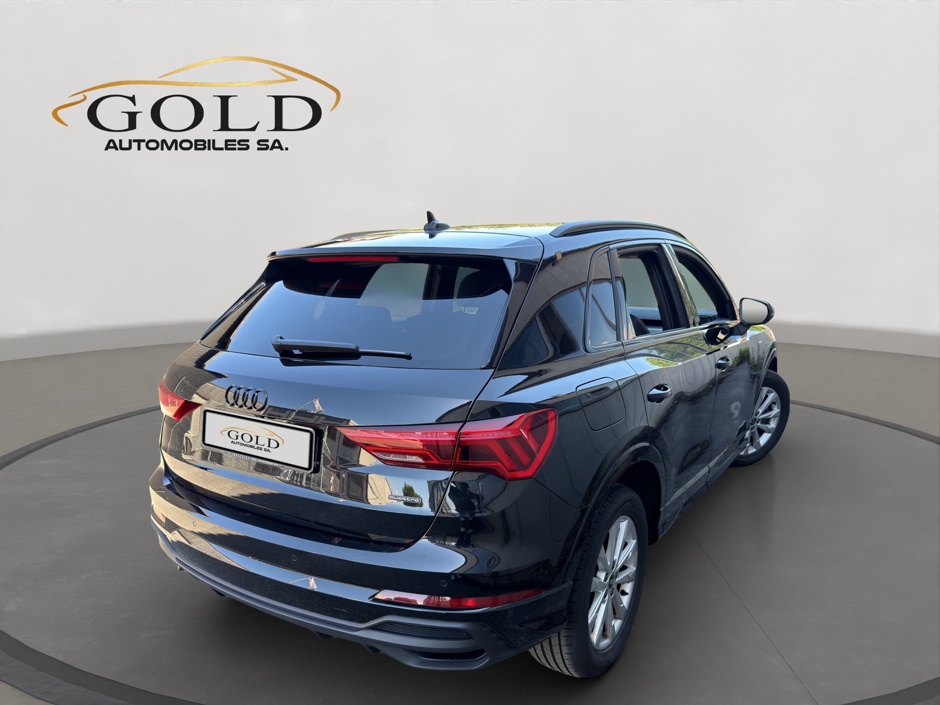 AUDI Q3 40 TDI S line quattro S-tronic-image-1