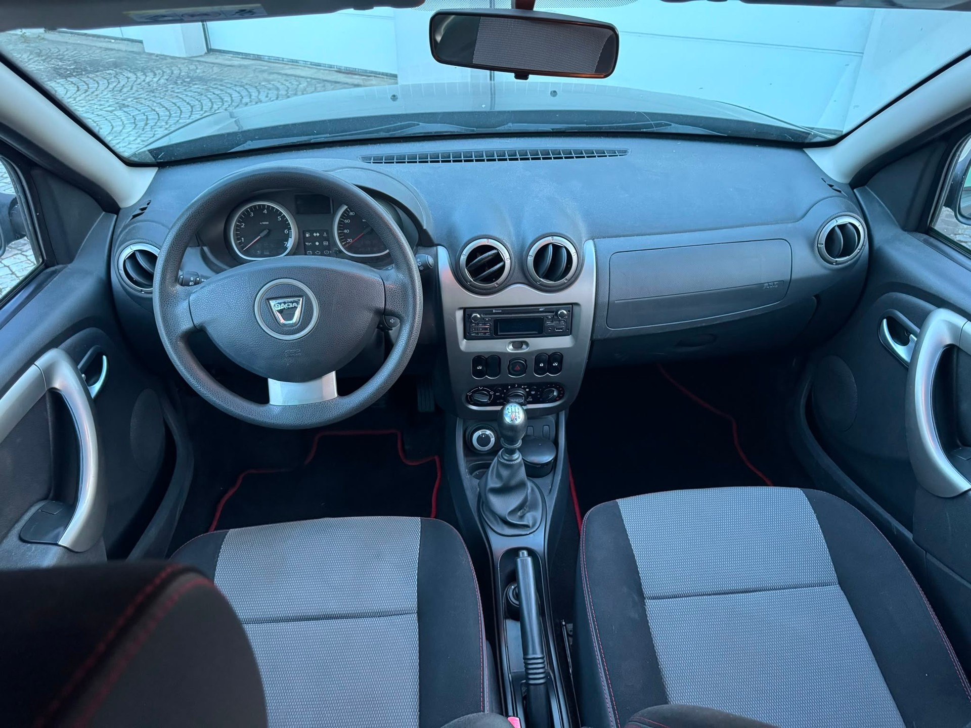 DACIA Duster 1.6 Ambiance 4x4-image-9