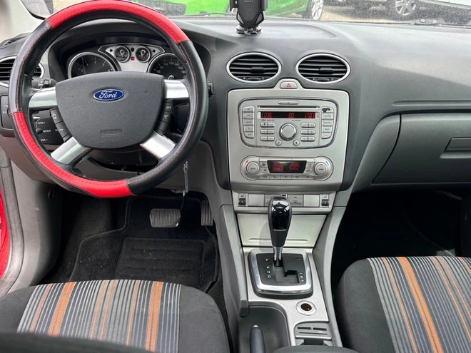 FORD Focus 2.0i Titanium Automatic-image-4