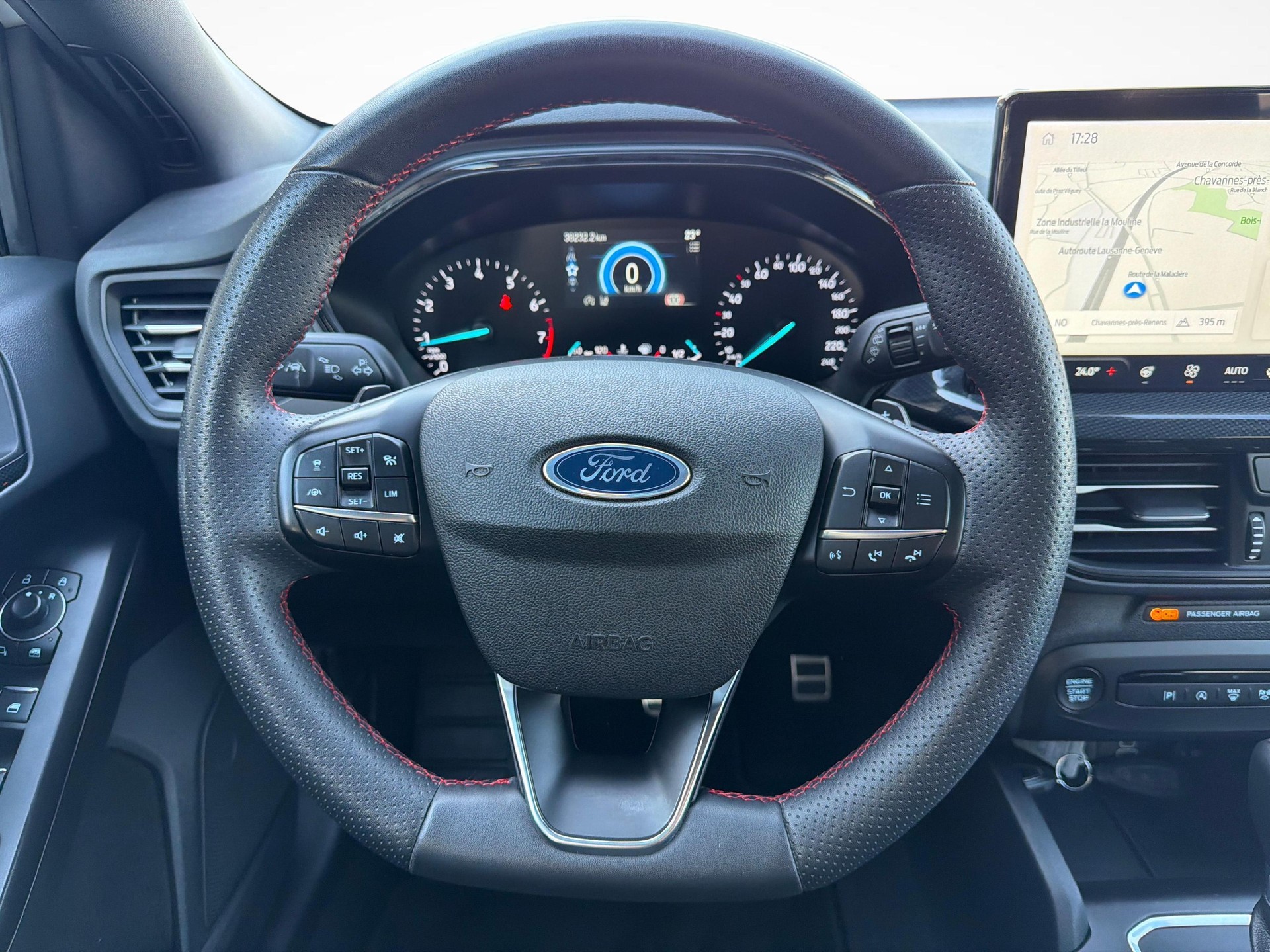 FORD Focus 1.0i EcoB Hybrid 125 ST-Line-image-12